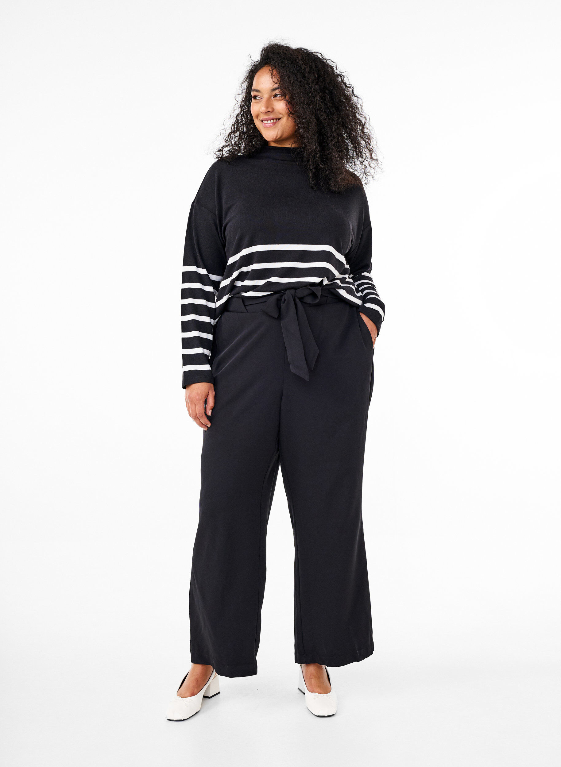Zizzi Pantalons larges &agrave; taille haute et ceinture &agrave; nouer, Noir, Model image number 0