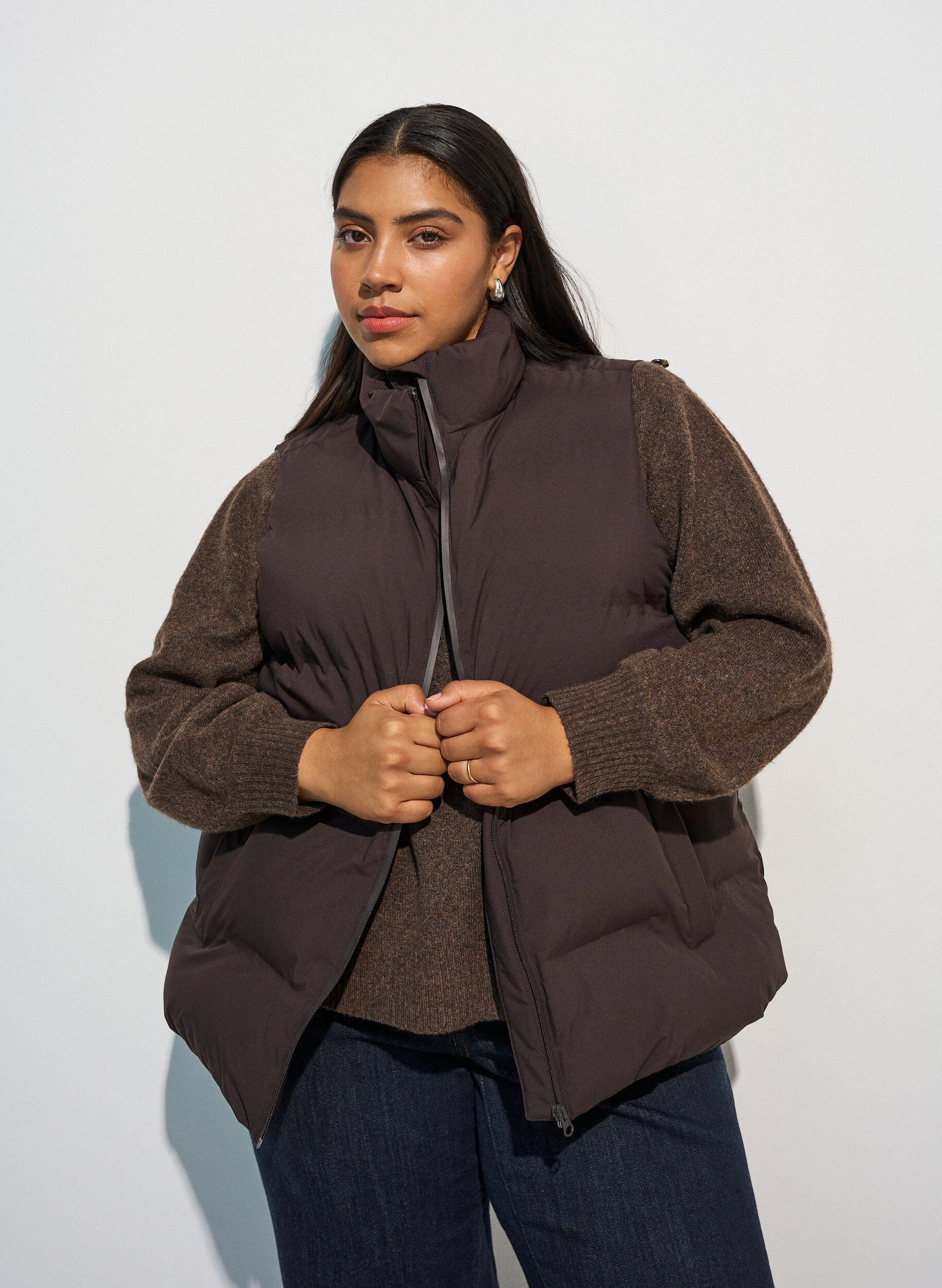 Doudoune sans manches courte avec col montant, Marron, Model
