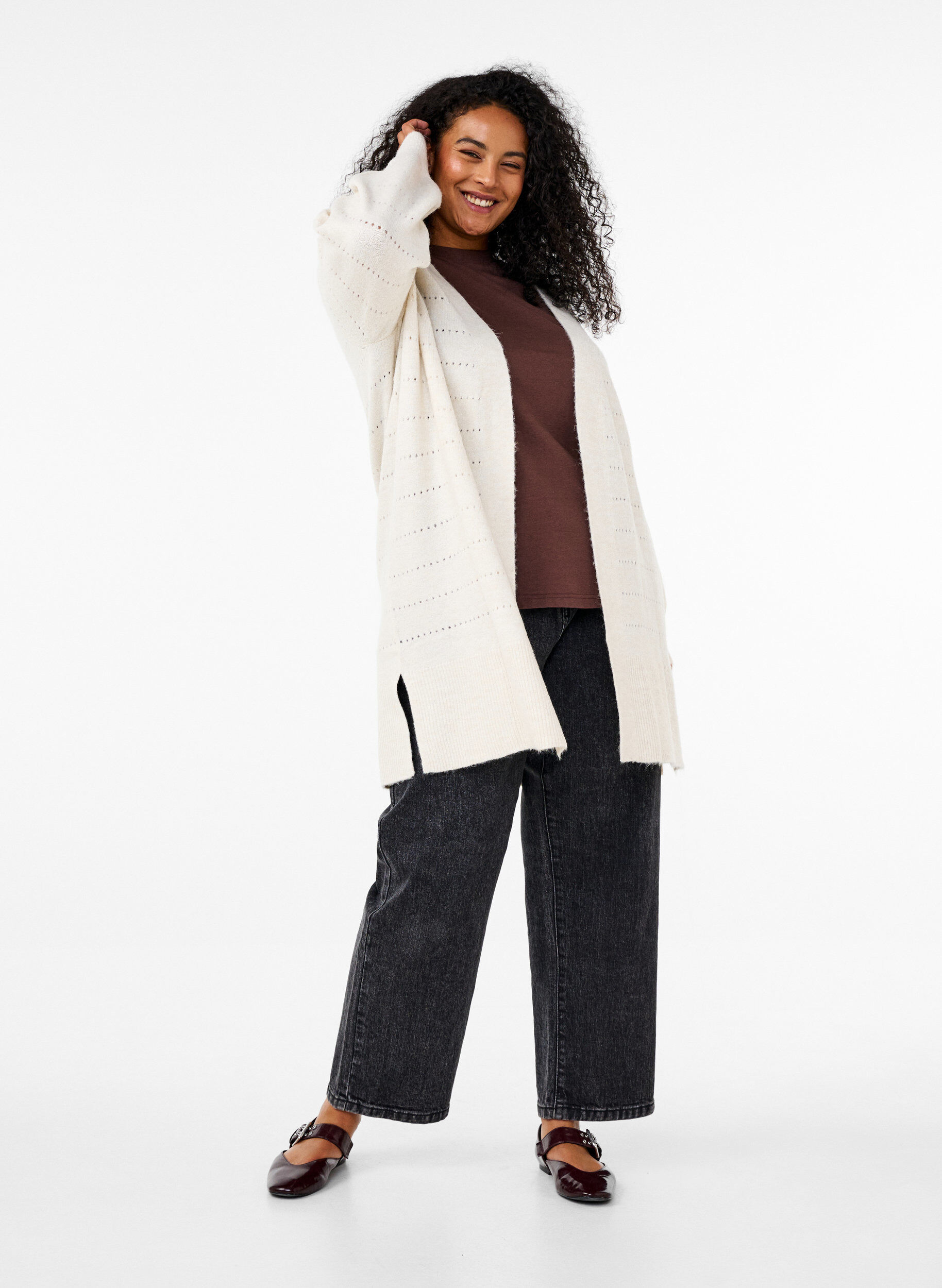 Zizzi Cardigan long en tricot avec un motif en dentelle, Birch Mel., Model image number 2