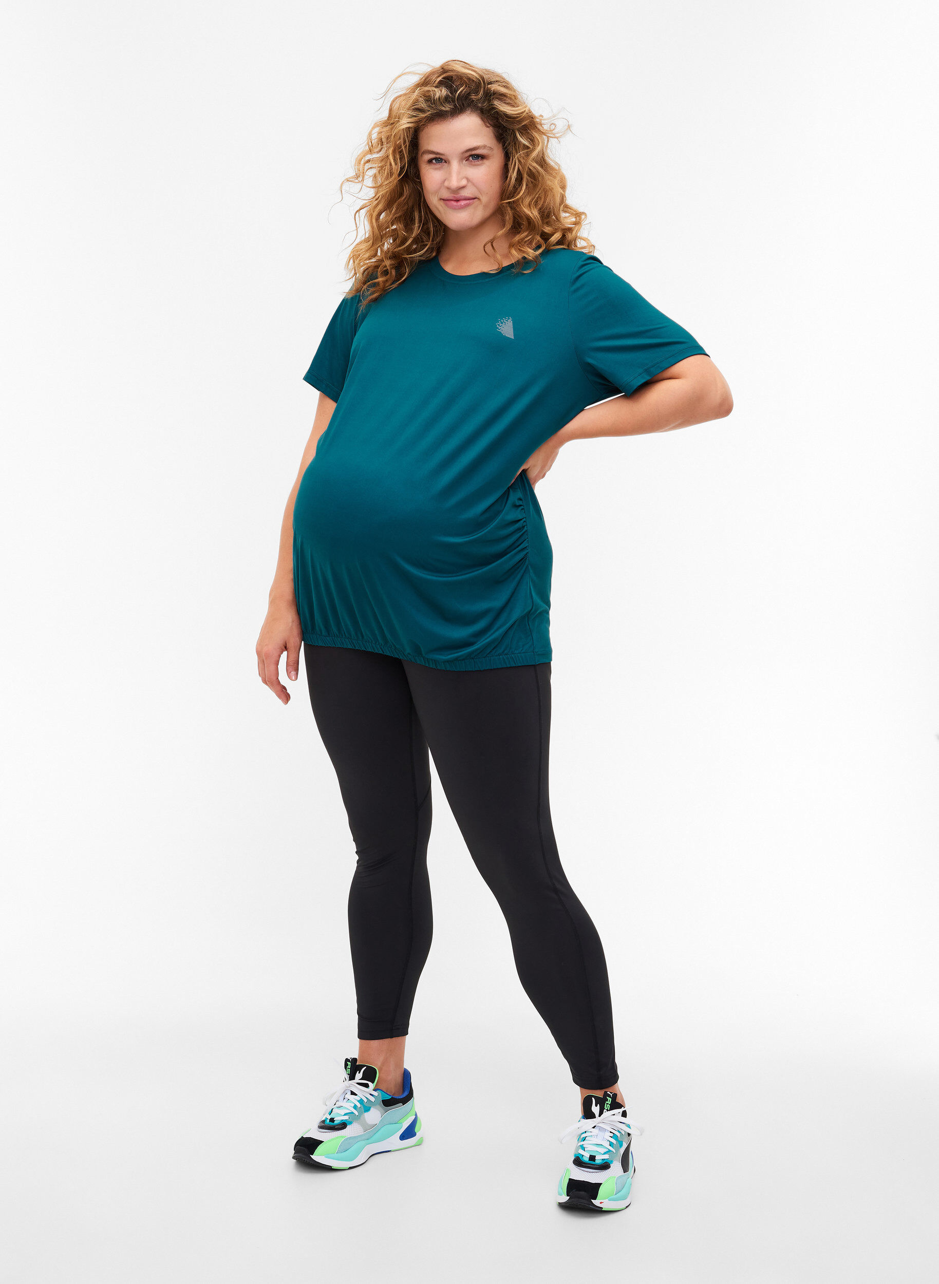 Zizzi T-shirt d'entra&icirc;nement de grossesse, Deep Teal, Model image number 2