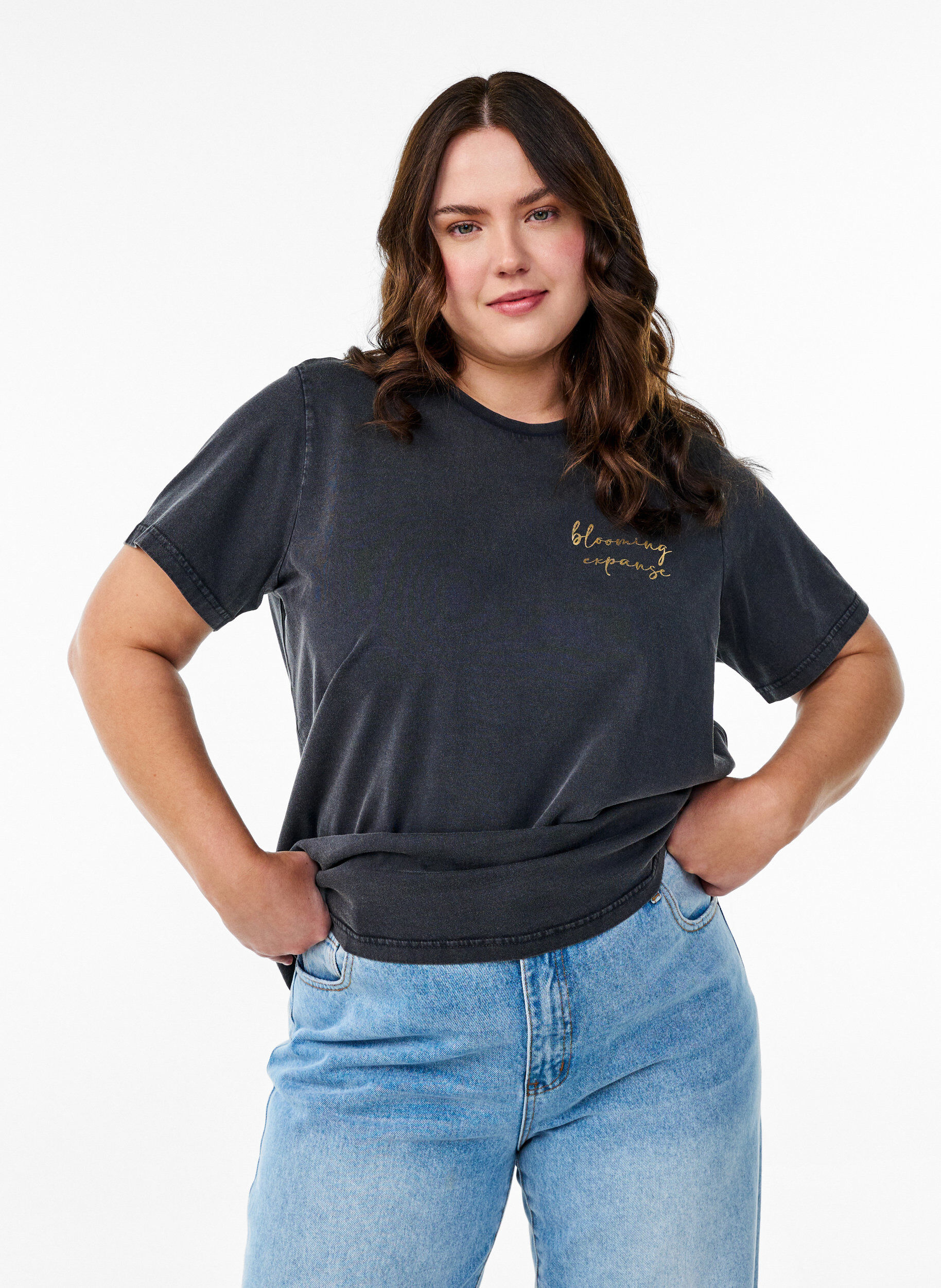 T-Shirt aus Bio-Baumwolle mit coolem Print, Grau, Model