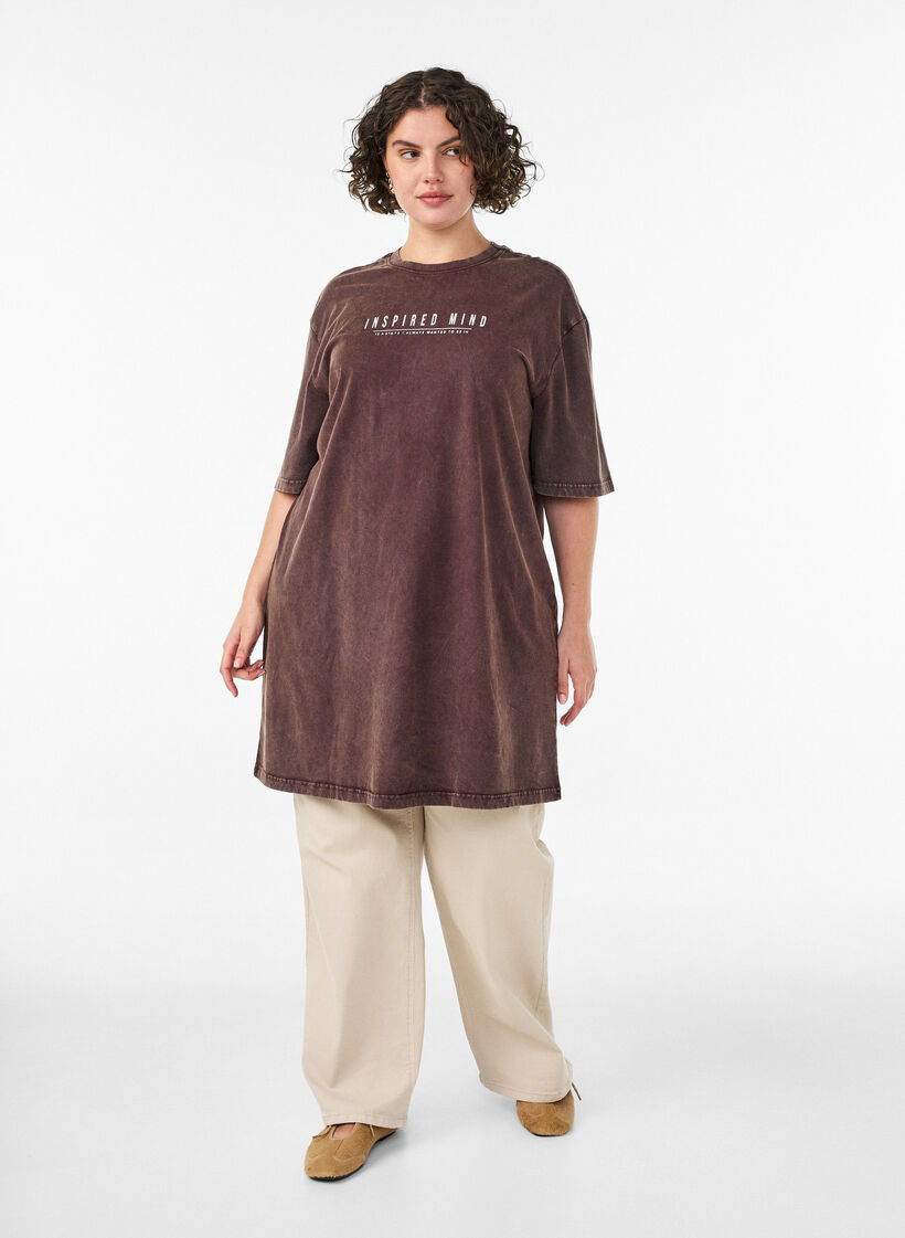 Lockeres T-Shirt-Kleid mit Washed-Optik, Braun, Model image number 1