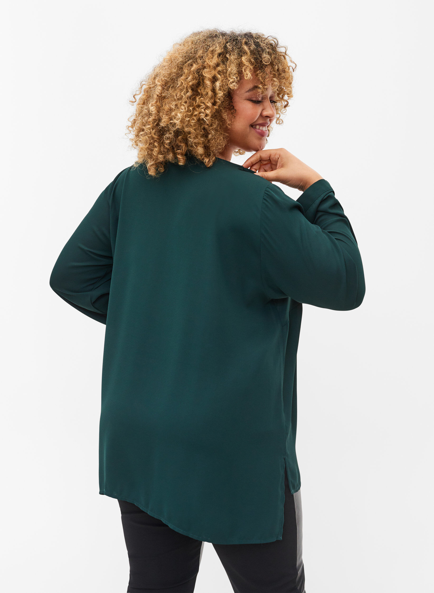 Zizzi Chemise de couleur unie avec col en V, Scarab, Model image number 1