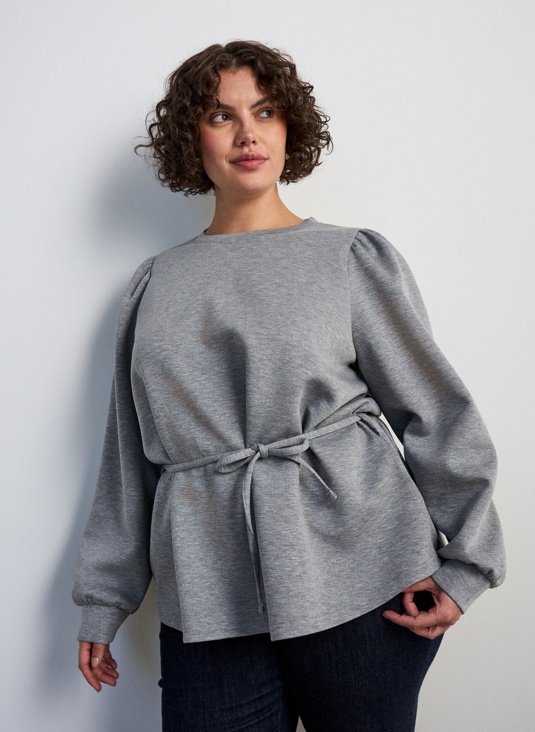 ZizziBluse mit Bindeband und Puff&auml;rmeln, Grau, Model image number 3