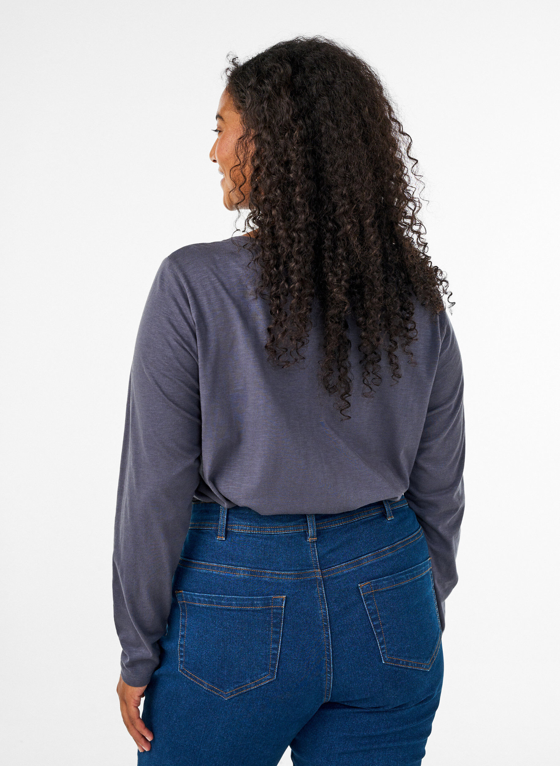 ZizziT-shirt &agrave; manches longues avec col V et boutons, Gris bleut&eacute;, Model image number 2