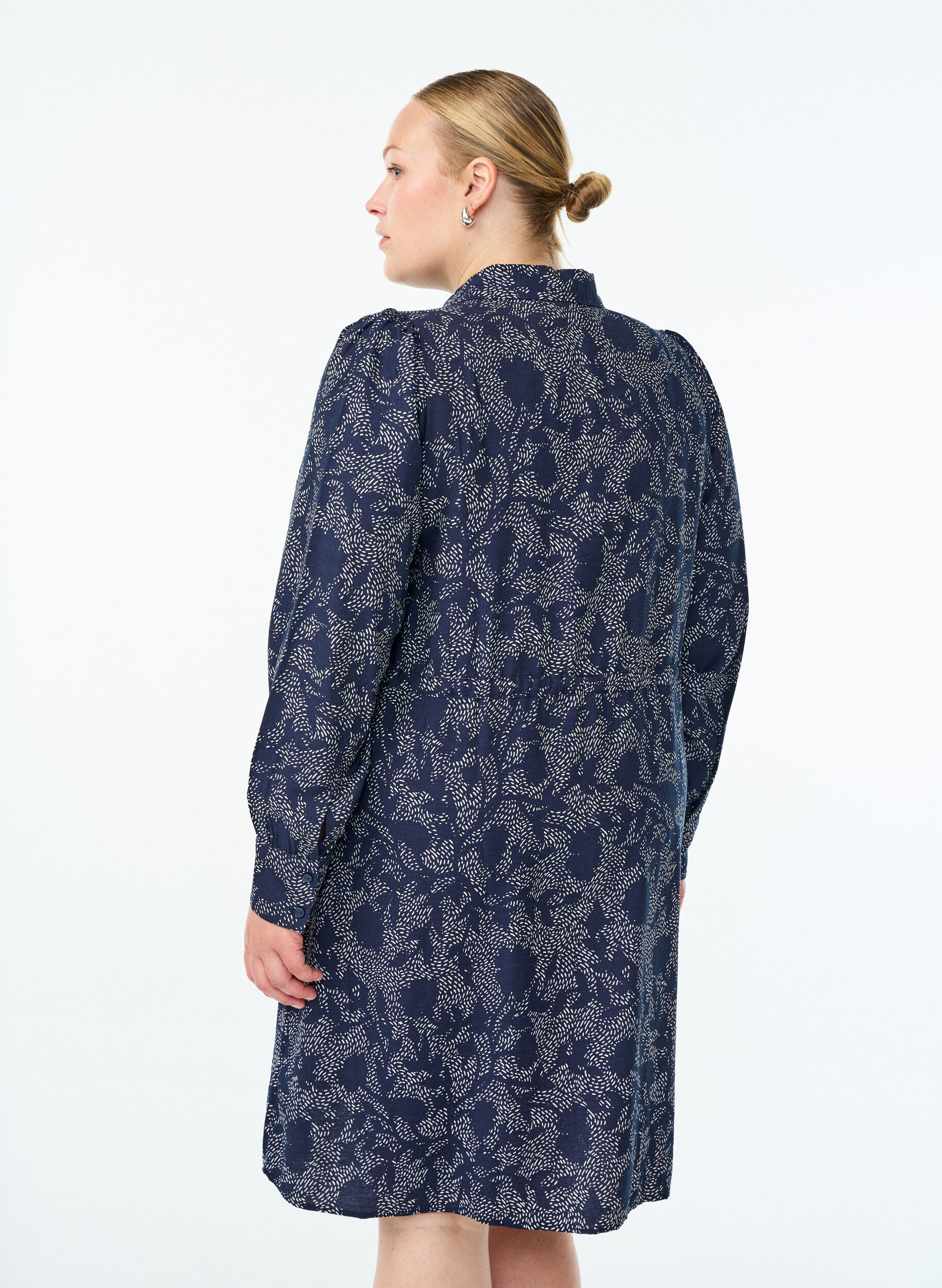 Zizzi Blusenkleid aus bedrucktem Material mit Bindeg&uuml;rtel, Blau, Model image number 2