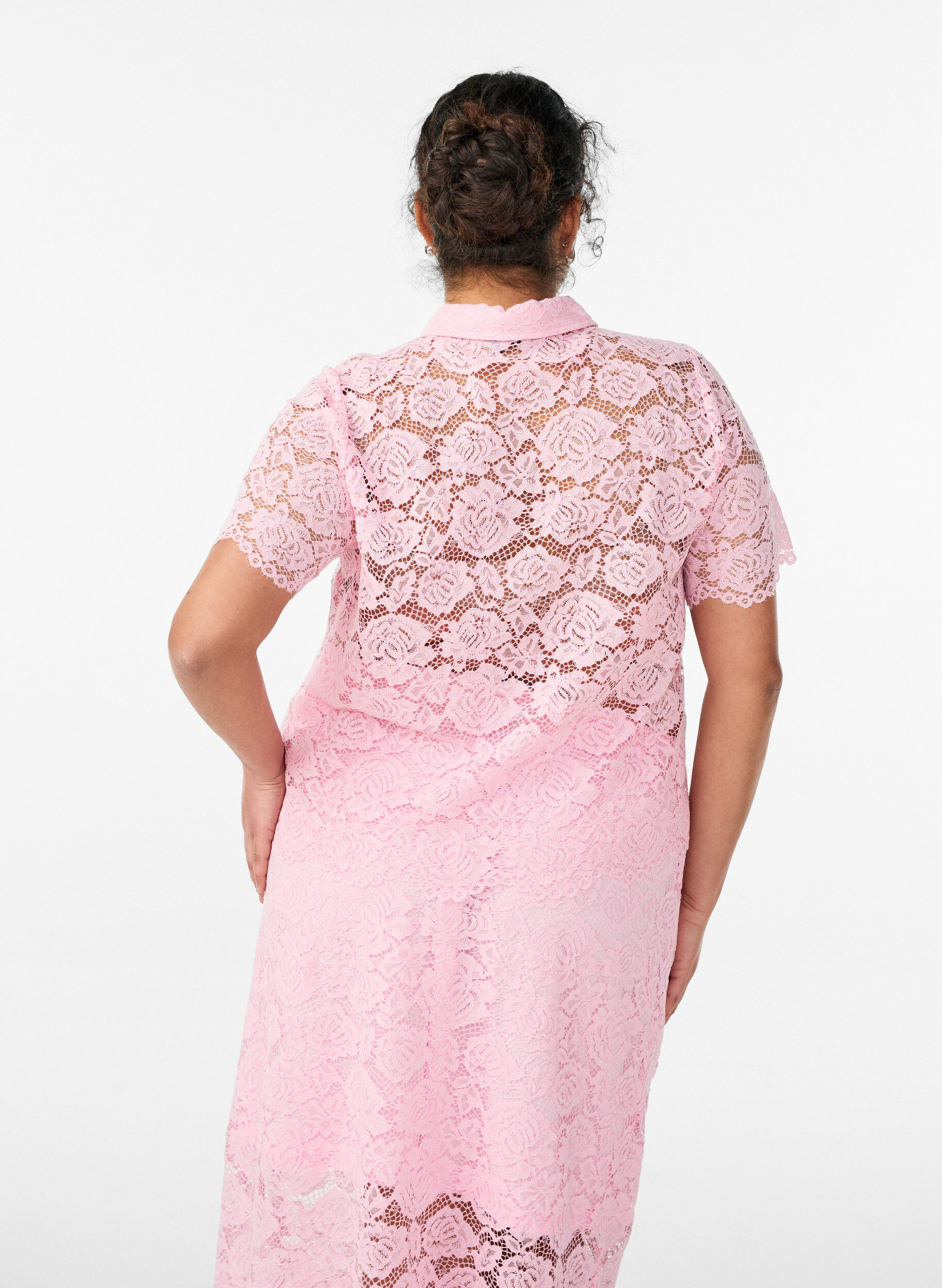 Zizzi Chemisier en dentelle avec boutons perl&eacute;s, Rose, Model image number 2