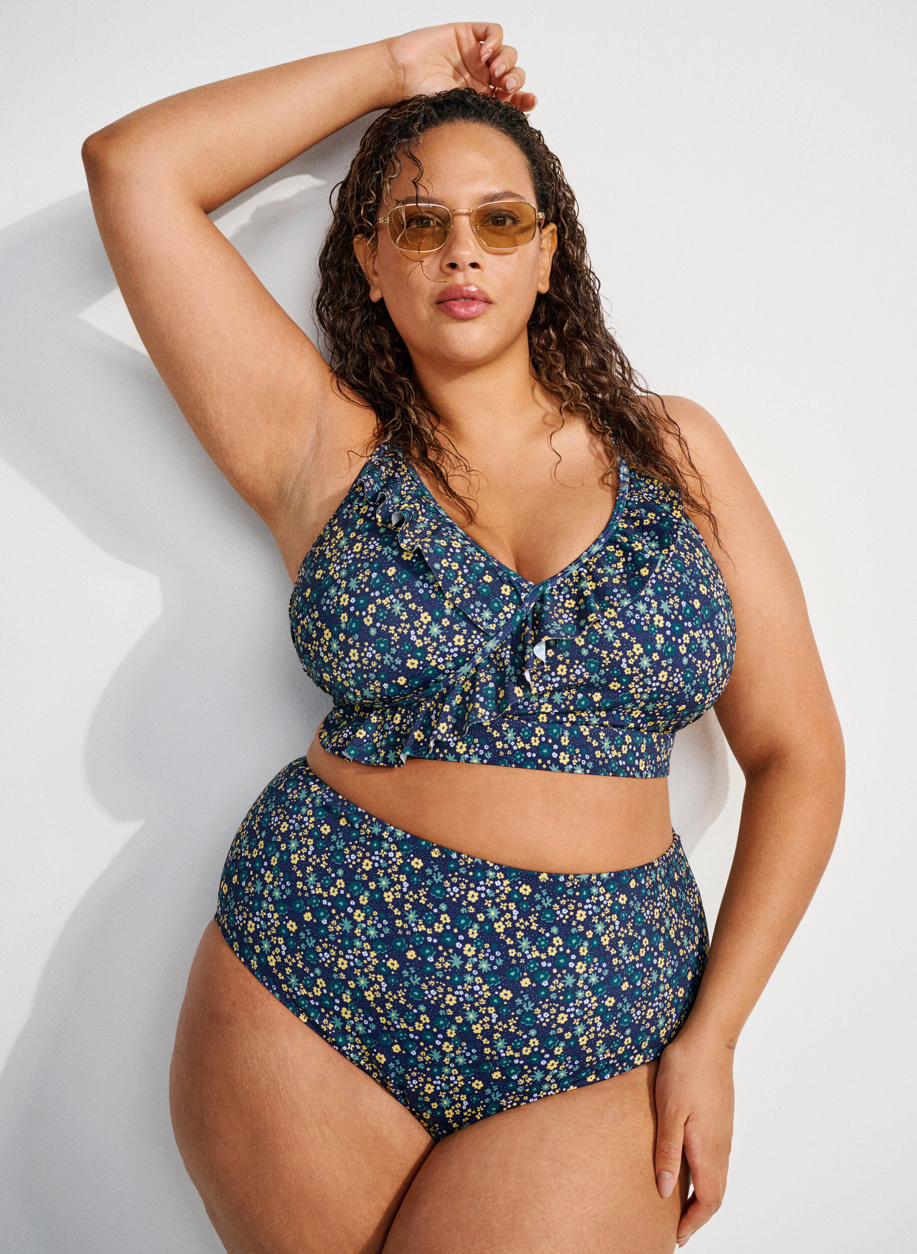 ZizziHaut de bikini &agrave; fleurs et &agrave; d&eacute;tails de jabot, Bleu p&eacute;trole, Image image number 0