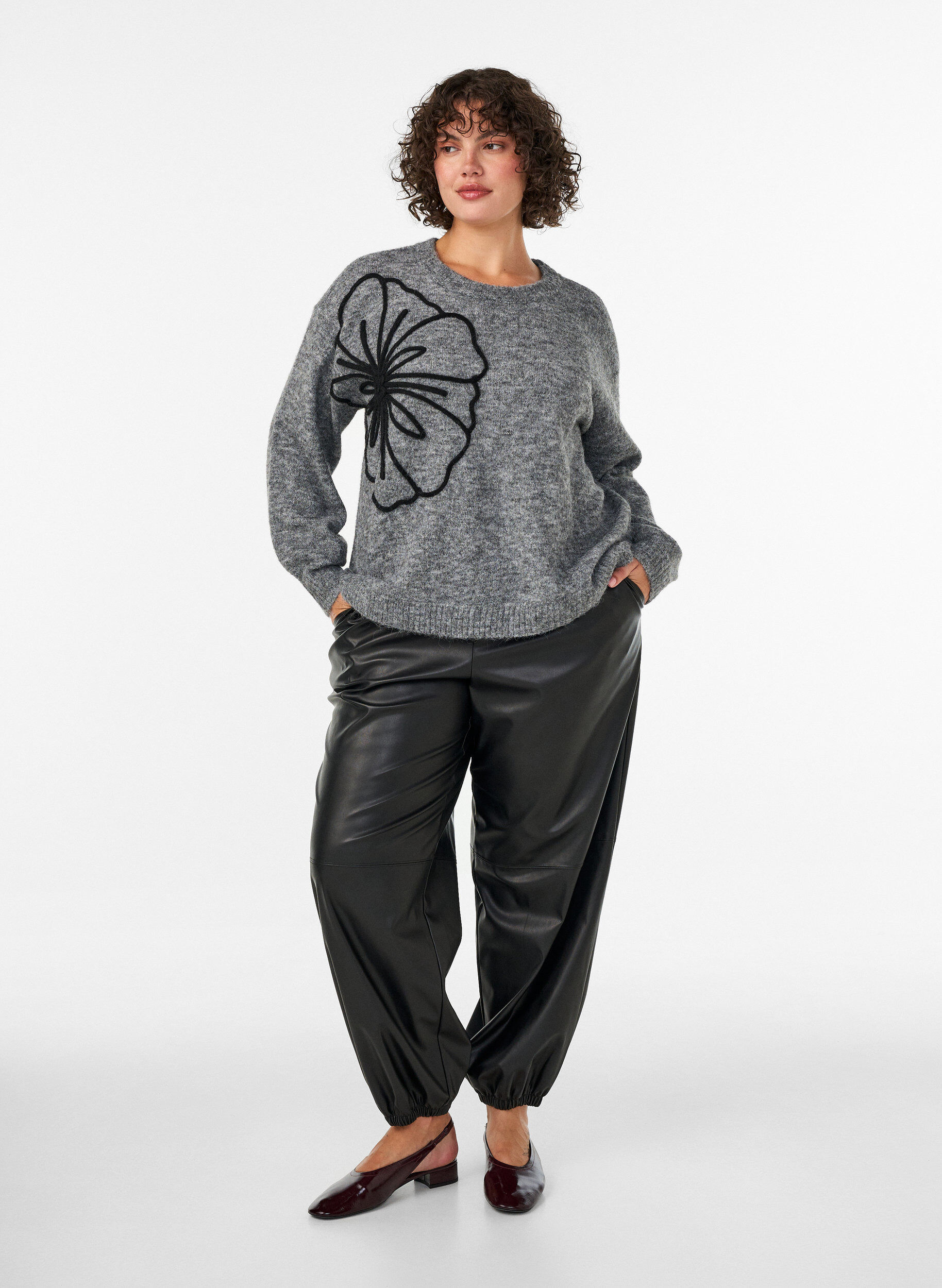 ZizziPull avec application florale, Gris, Model image number 1