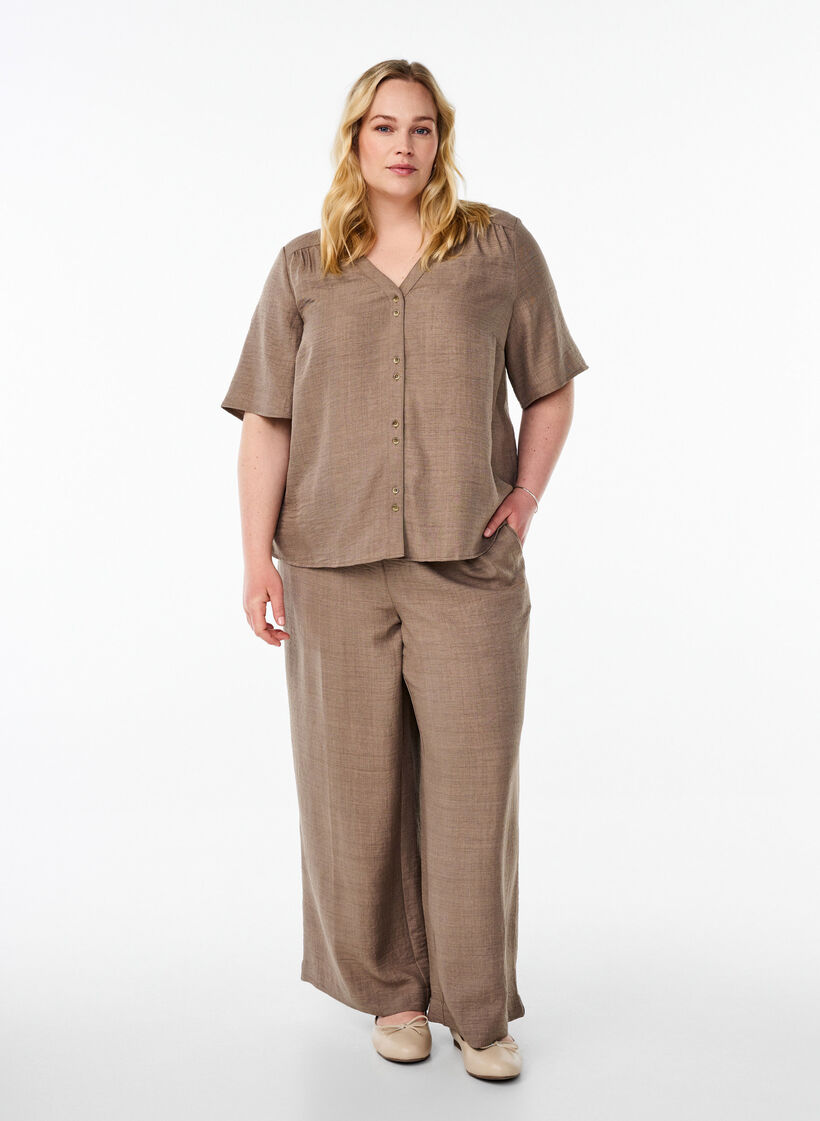 Hemdbluse mit V-Ausschnitt und kurzen &Auml;rmeln, Braun, Model image number 1