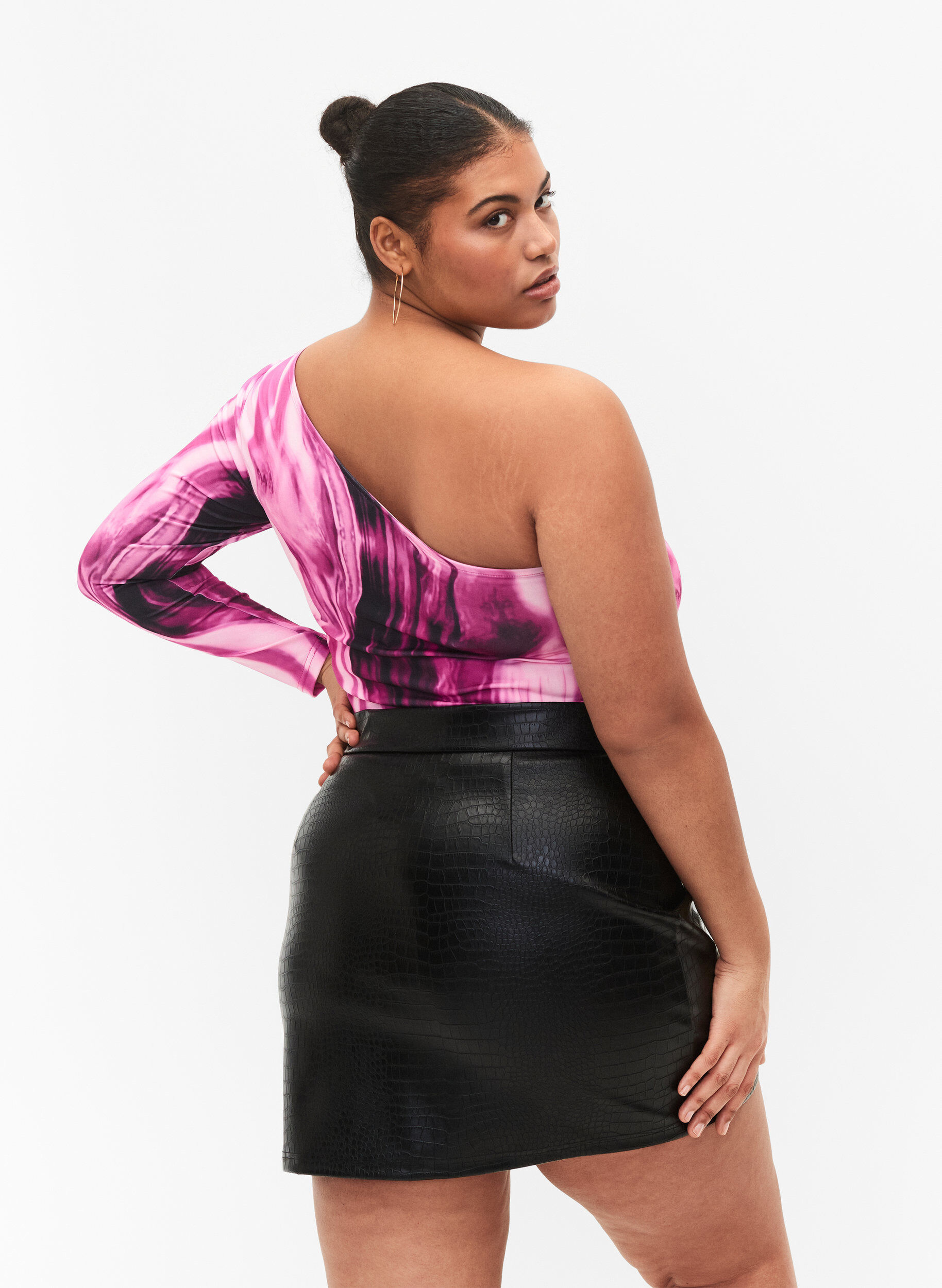 Zizzi Rock aus Kunstleder mit Tiermuster, Black, Model image number 1