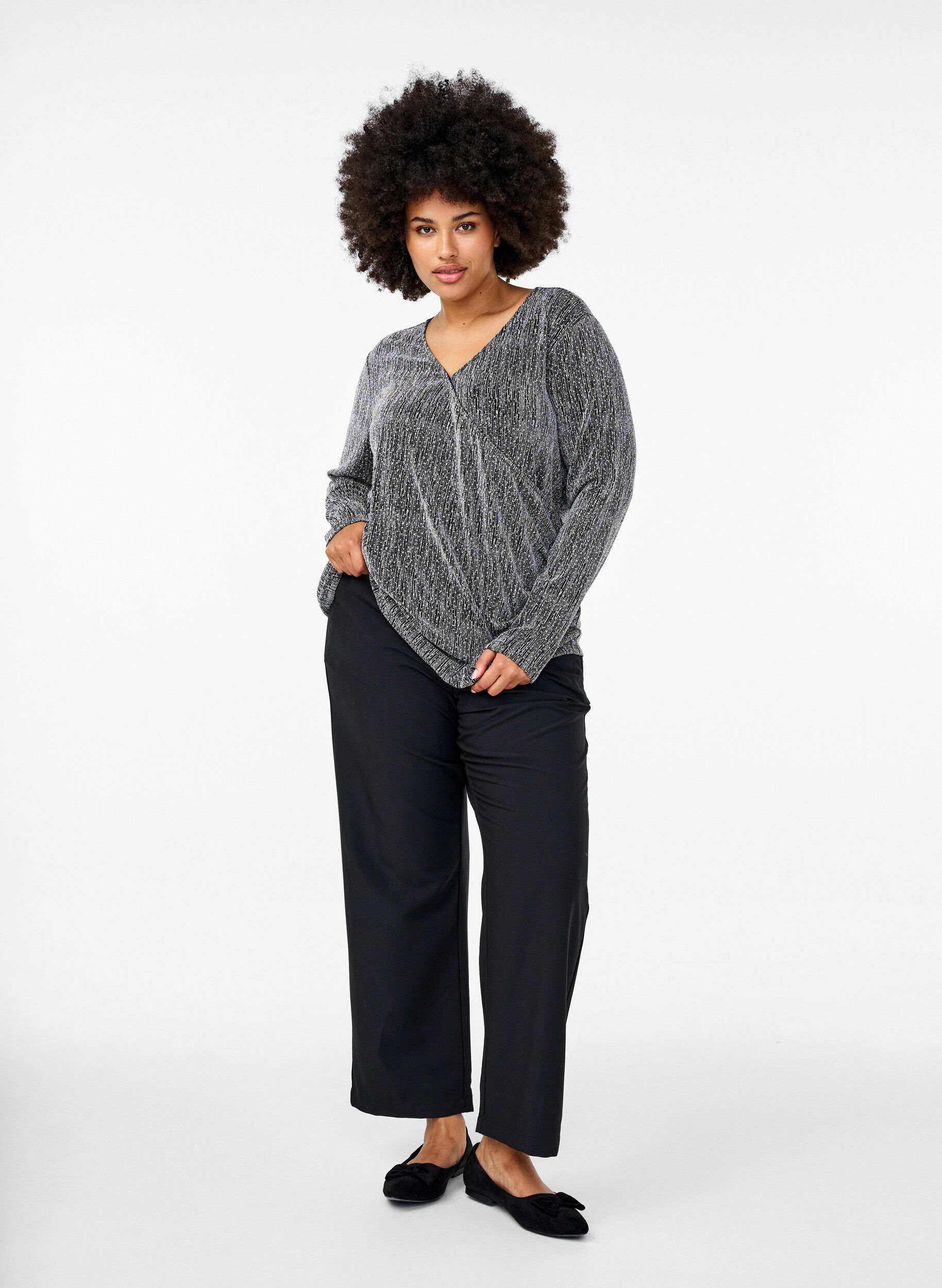 Zizzi Top paillet&eacute; &agrave; effet kimono, Noir, Model image number 1