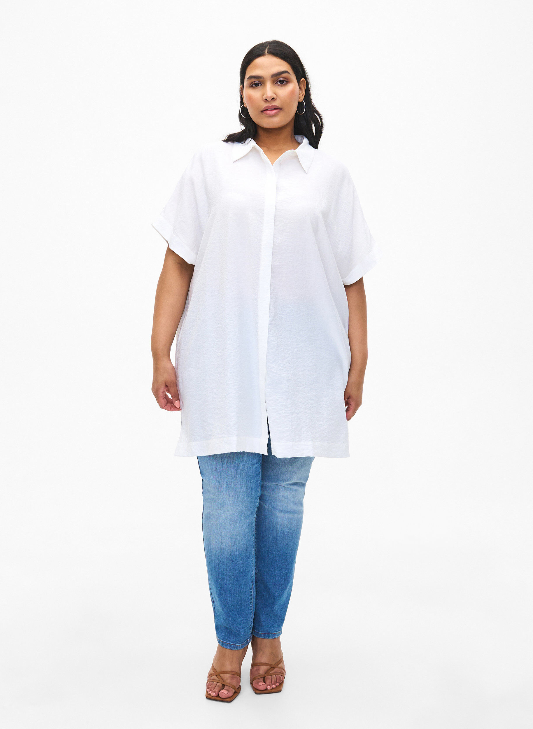 Zizzi Chemise longue en viscose &agrave; manches courtes, Bright White, Model image number 2