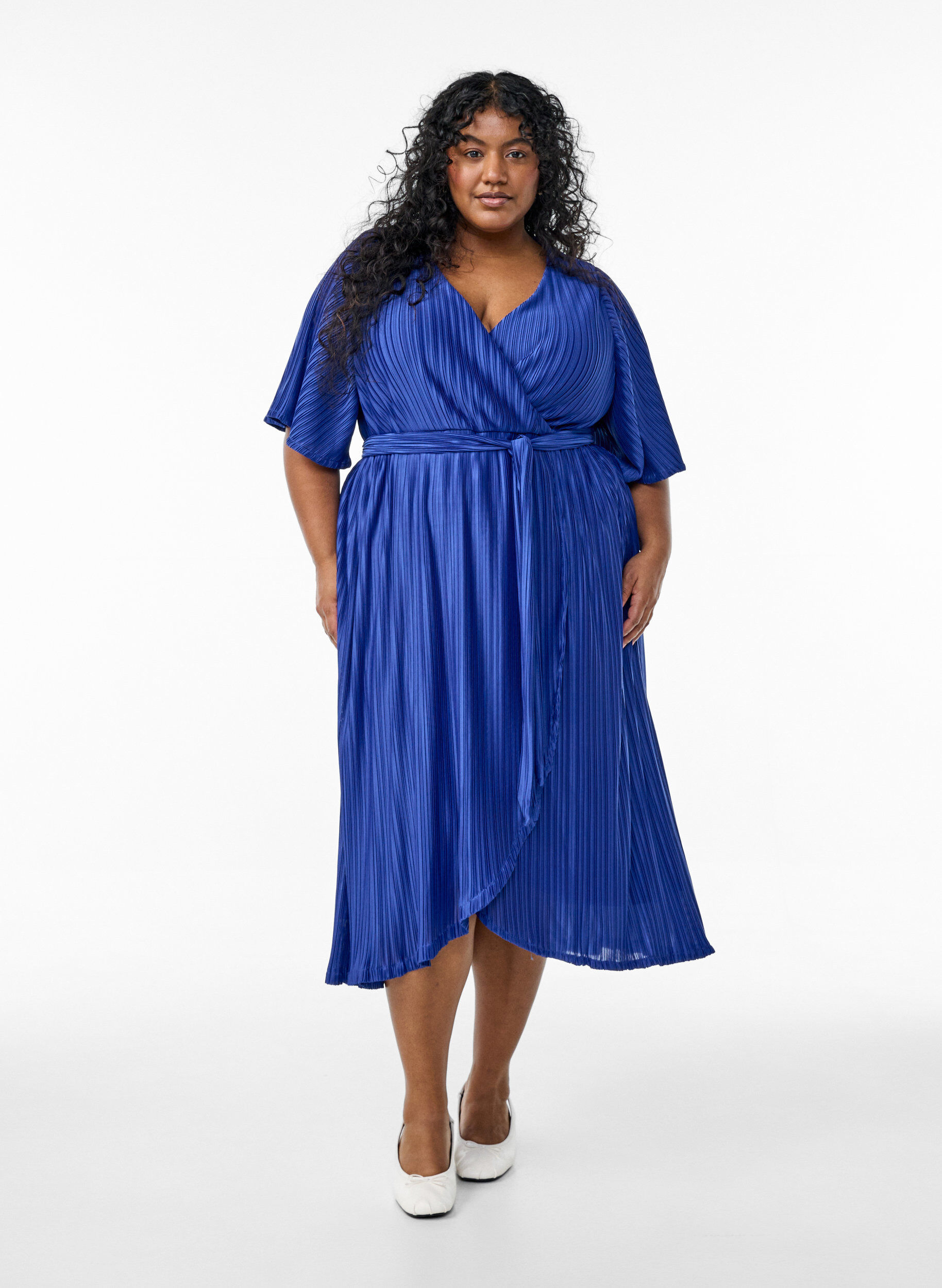 ZizziMidikleid mit Plisseefalten und Fledermaus&auml;rmeln, Blau, Model image number 0