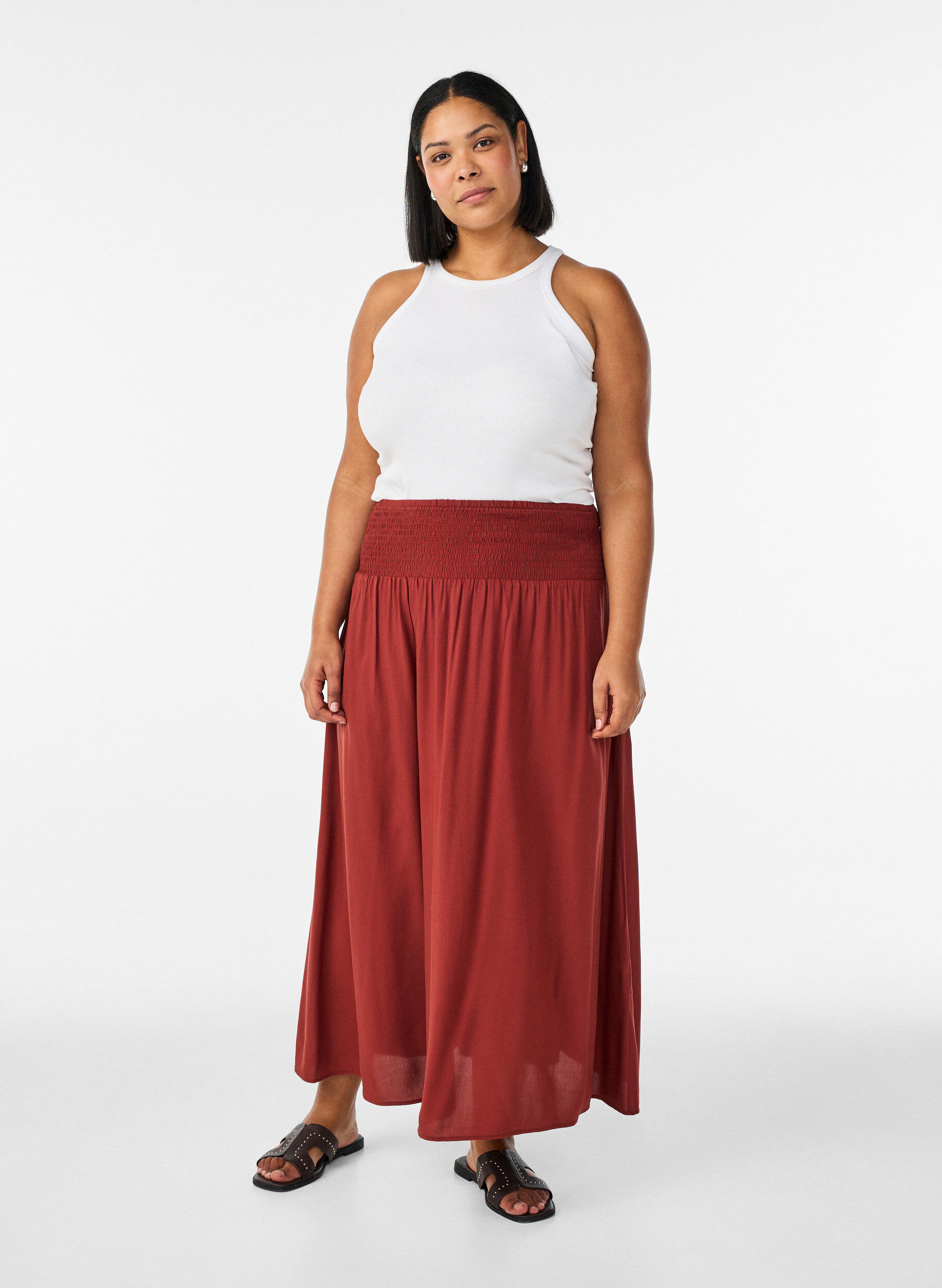 Jupe longue en viscose avec smocks, Bordeaux, Model
