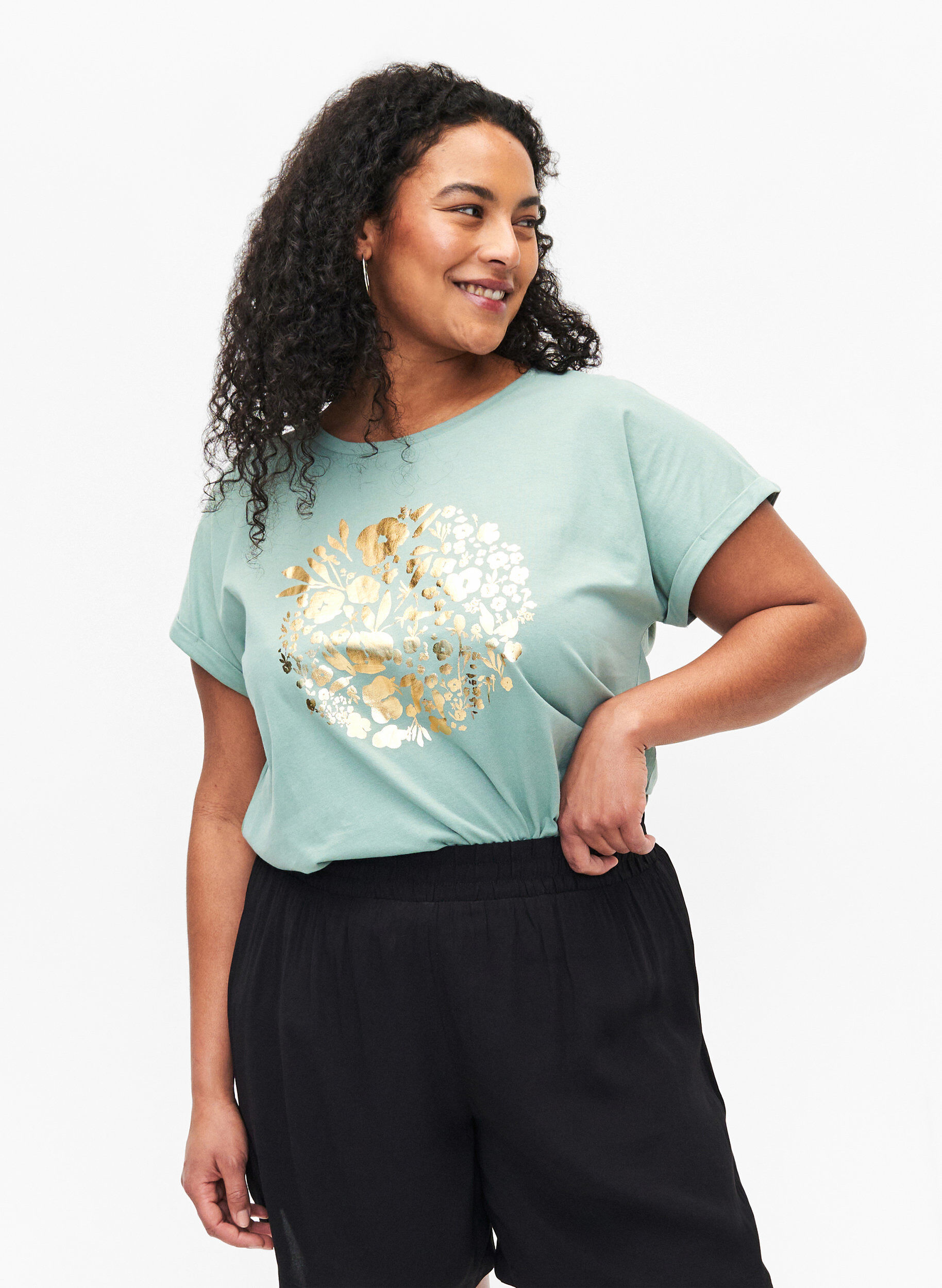 Zizzi T-Shirt aus Bio-Baumwolle mit Golddruck, Ch.Green Gold Flower, Model image number 0