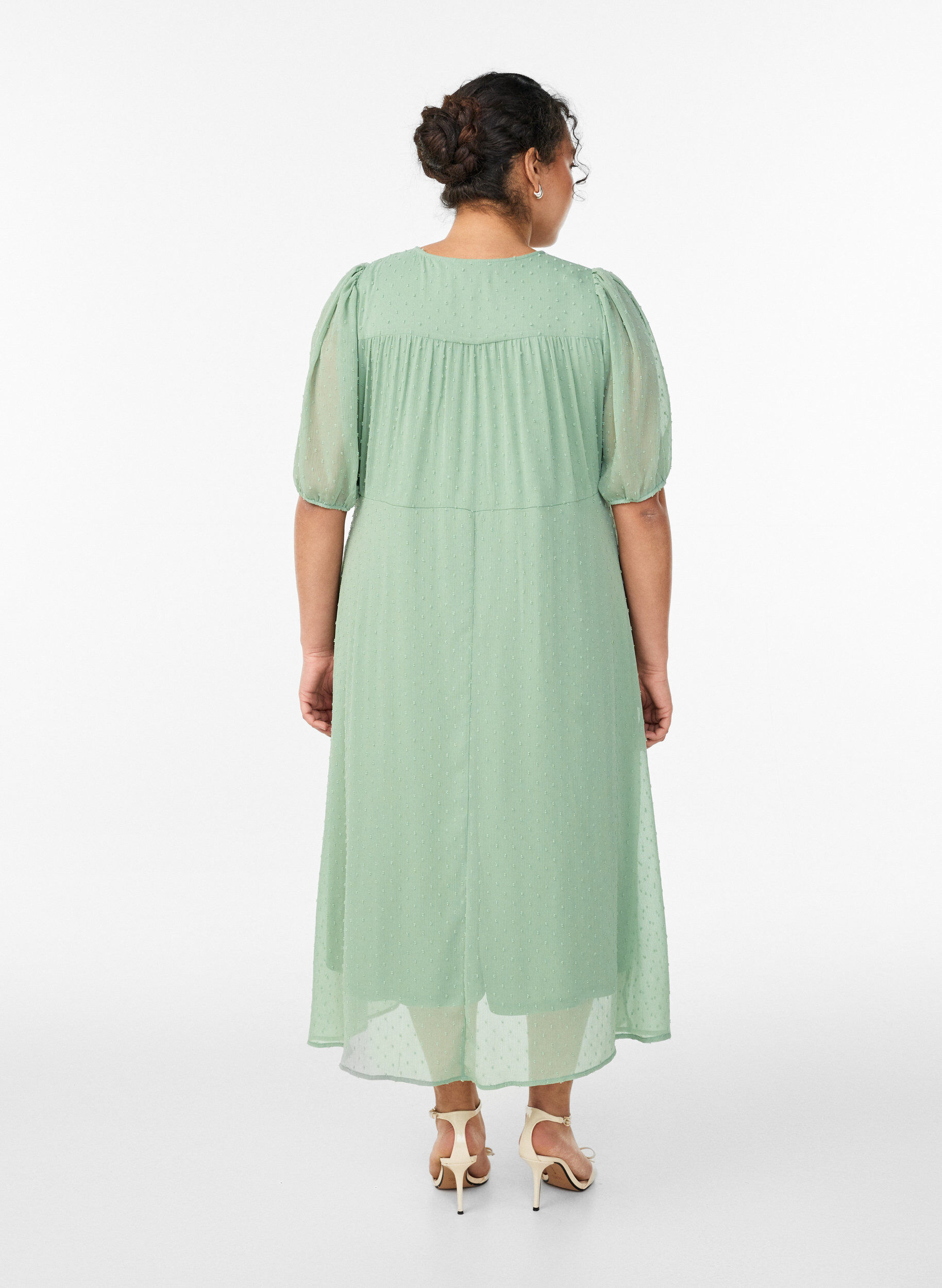 Zizzi Midi-Kleid mit V-Ausschnitt und Bindeband, Gr&uuml;n, Model image number 1