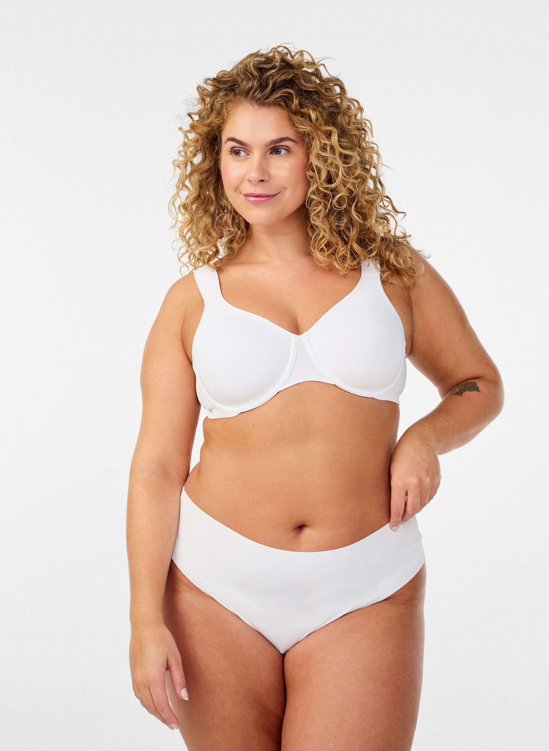 Zizzi Soutien-gorge minimiseur avec bretelles rembourr&eacute;es, Blanc, Model image number 1