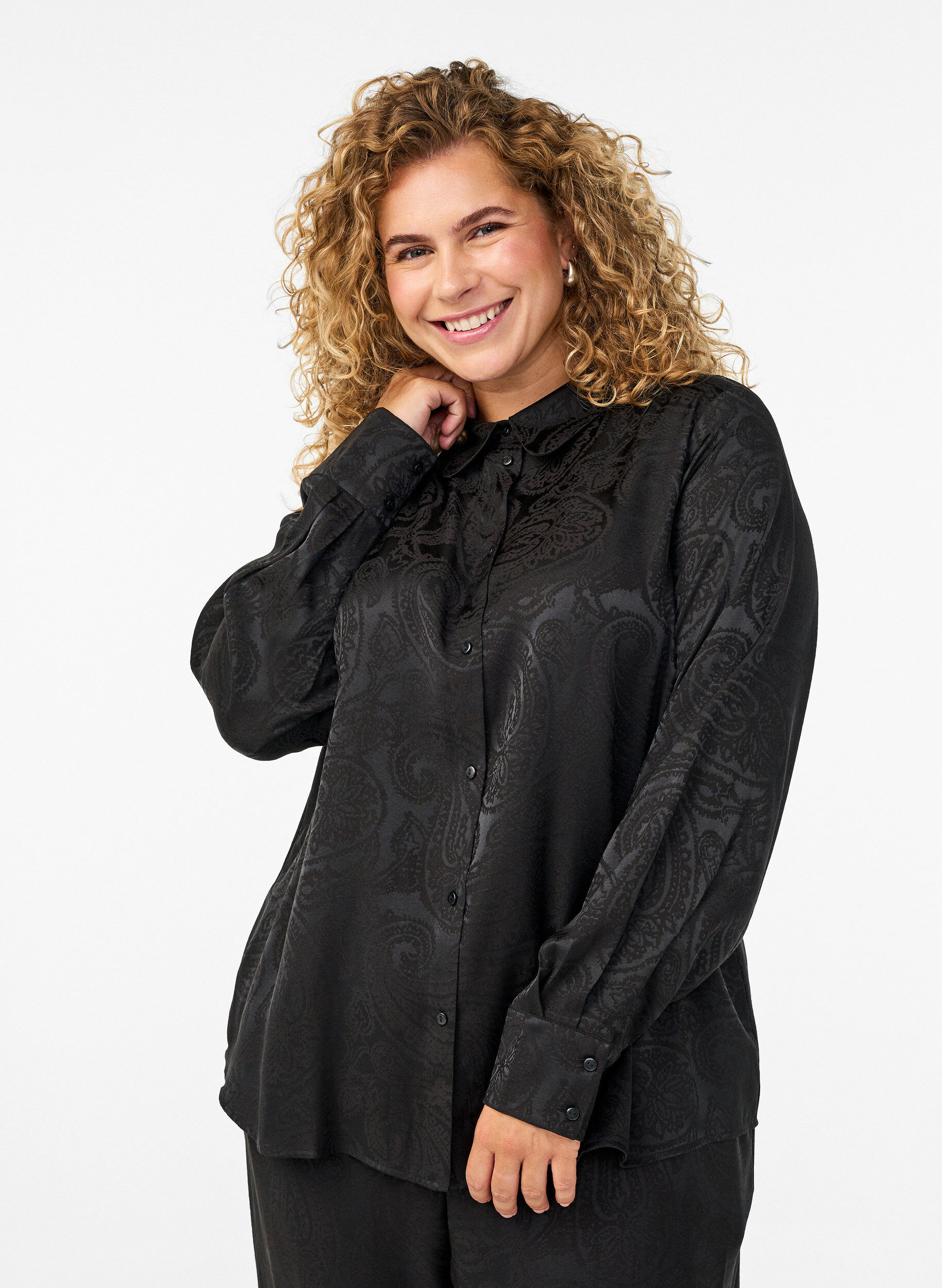 Bluse mit Ton-in-Ton Paisleymuster, Schwarz, Model