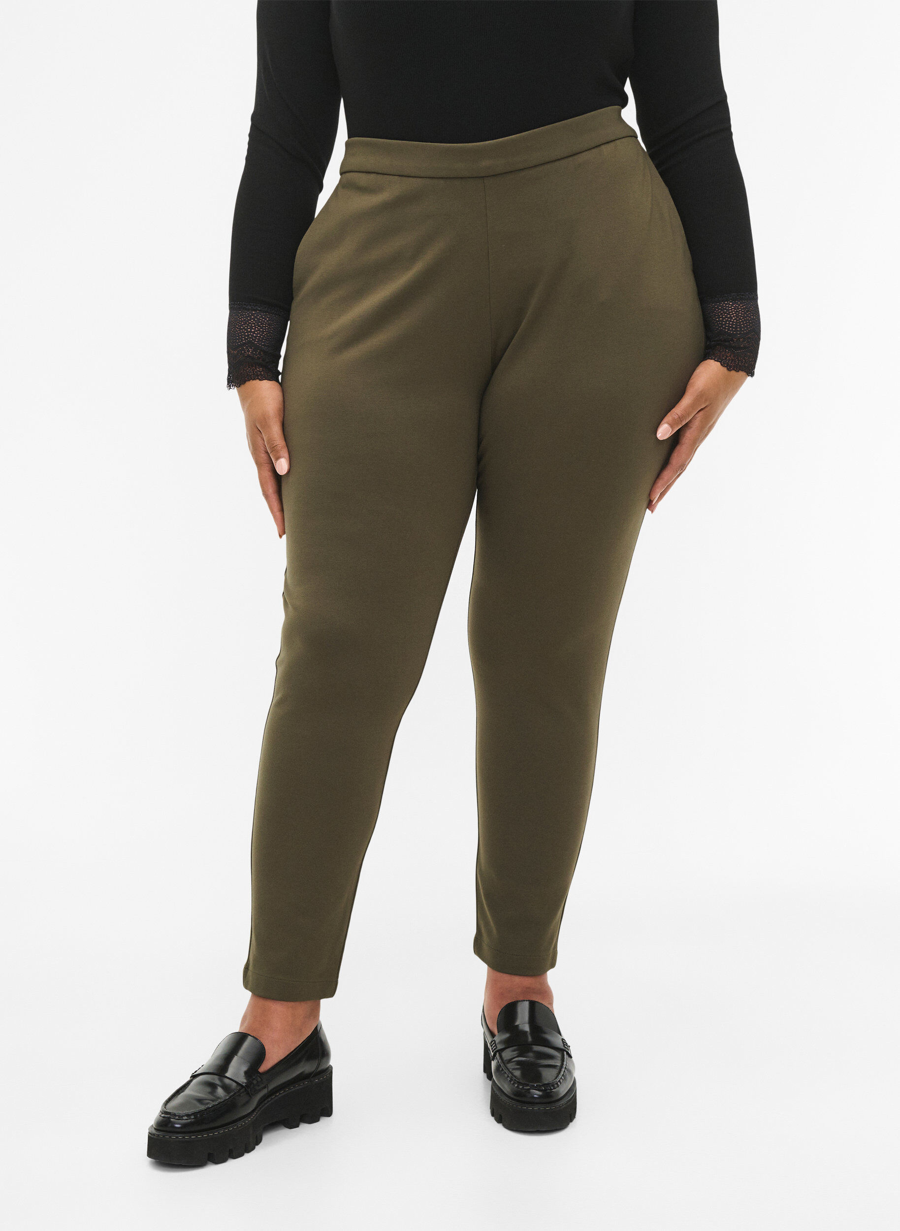 Zizzi Pantalon court avec poches, Vert fonc&eacute;, Model image number 2