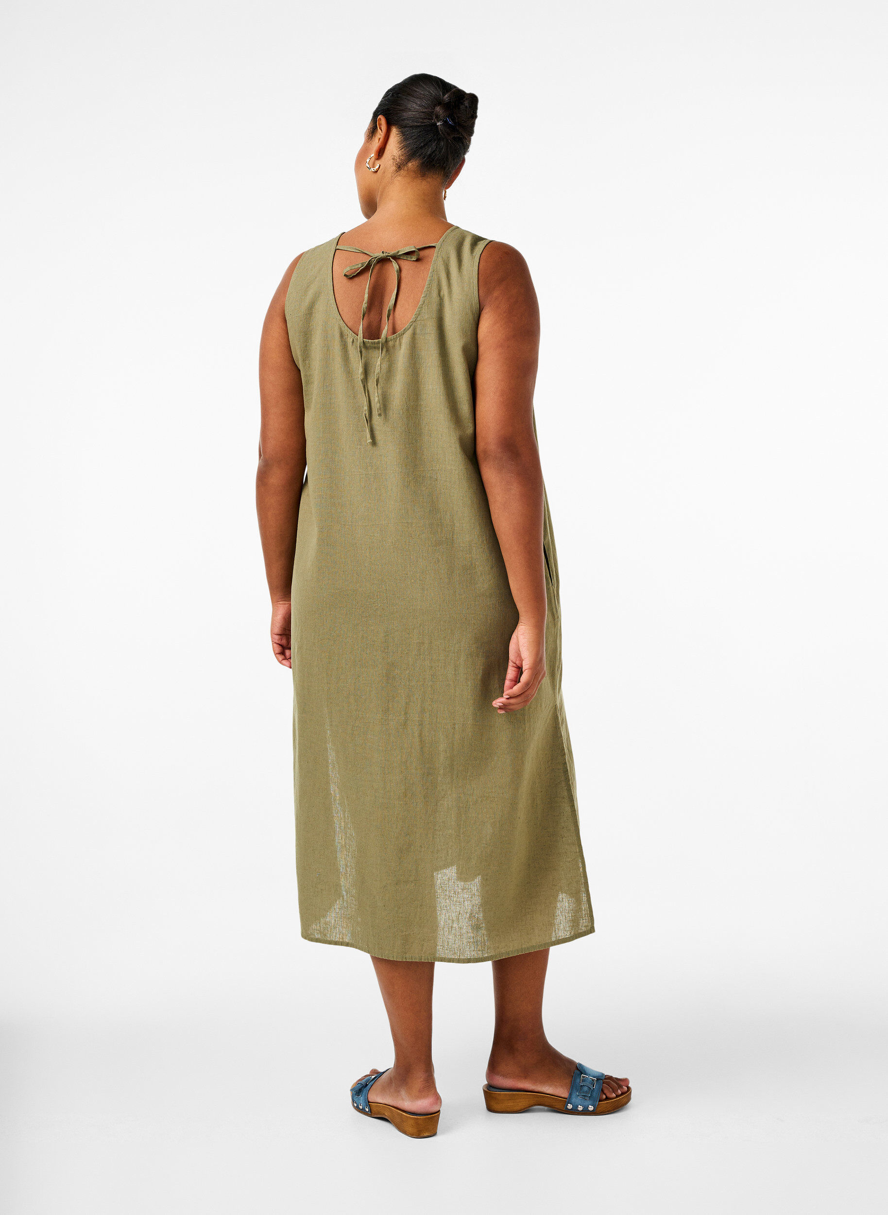 Zizzi &Auml;rmelloses Kleid aus Baumwollmischung mit Leinen, Deep Lichen Green, Model image number 1