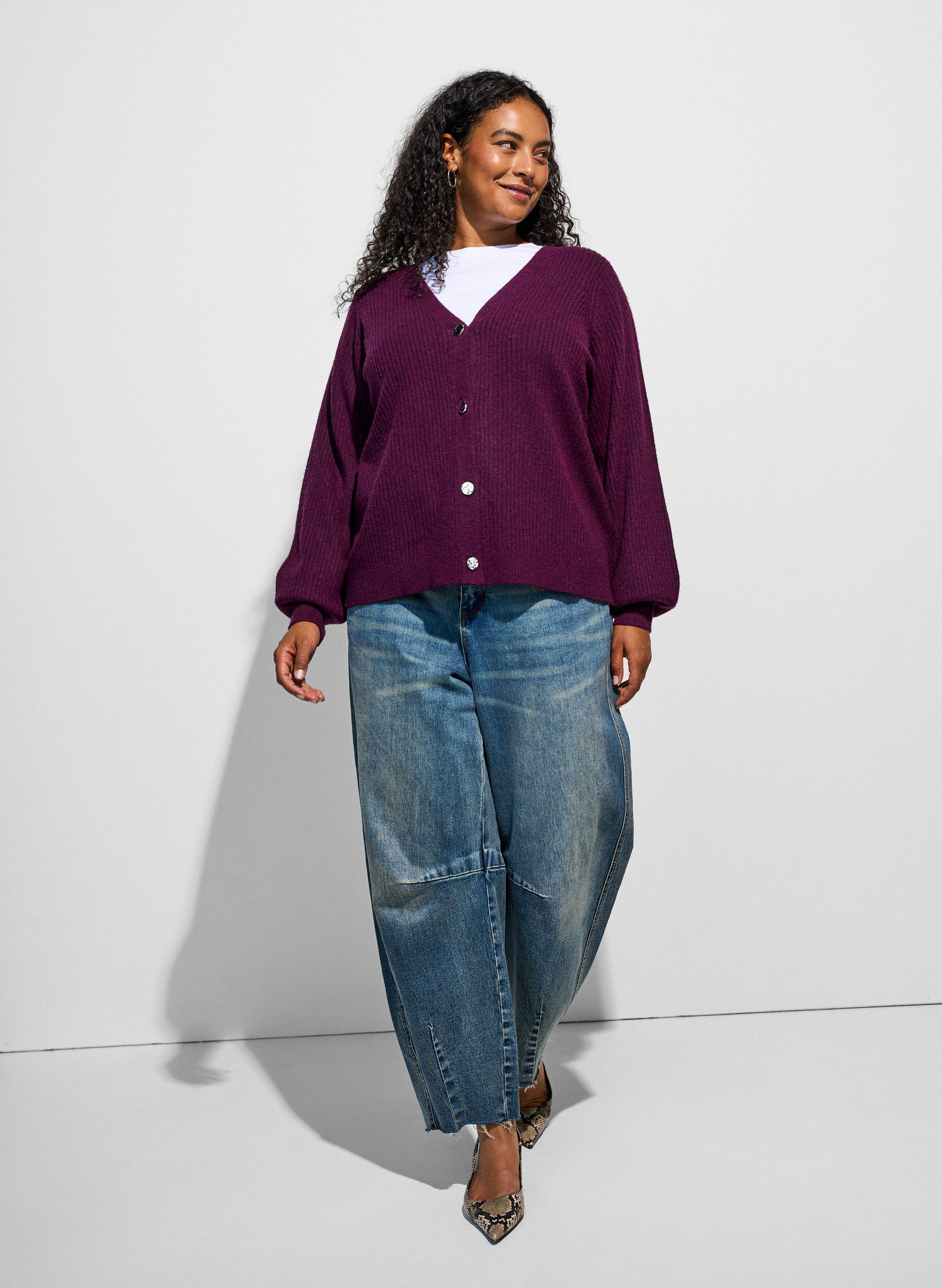 ZizziStrickjacke mit V-Ausschnitt und Rippstruktur, Lila, Model image number 1
