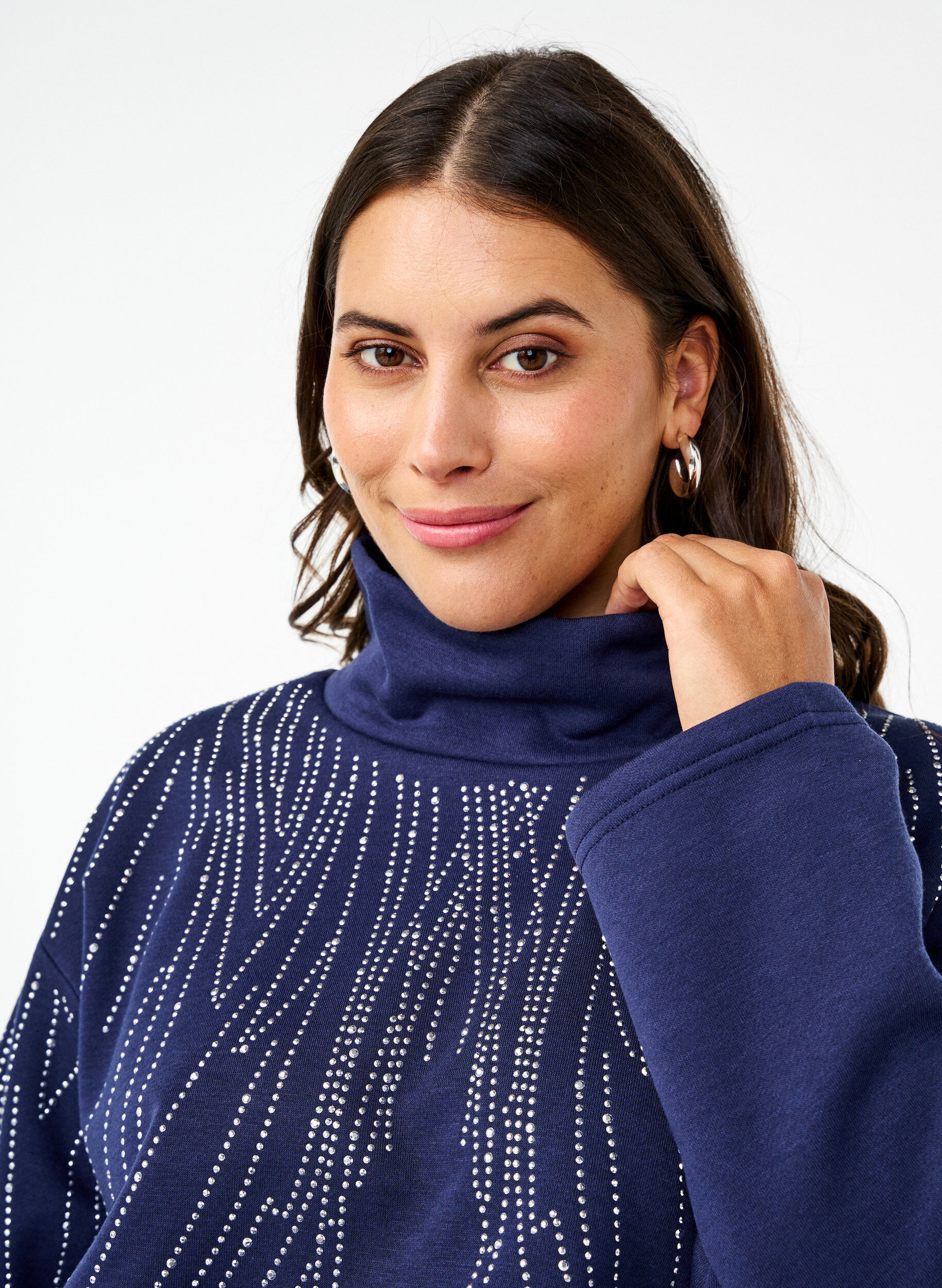 Zizzi Sweat-shirt avec col haut et strass, Naval Academy, Model image number 2