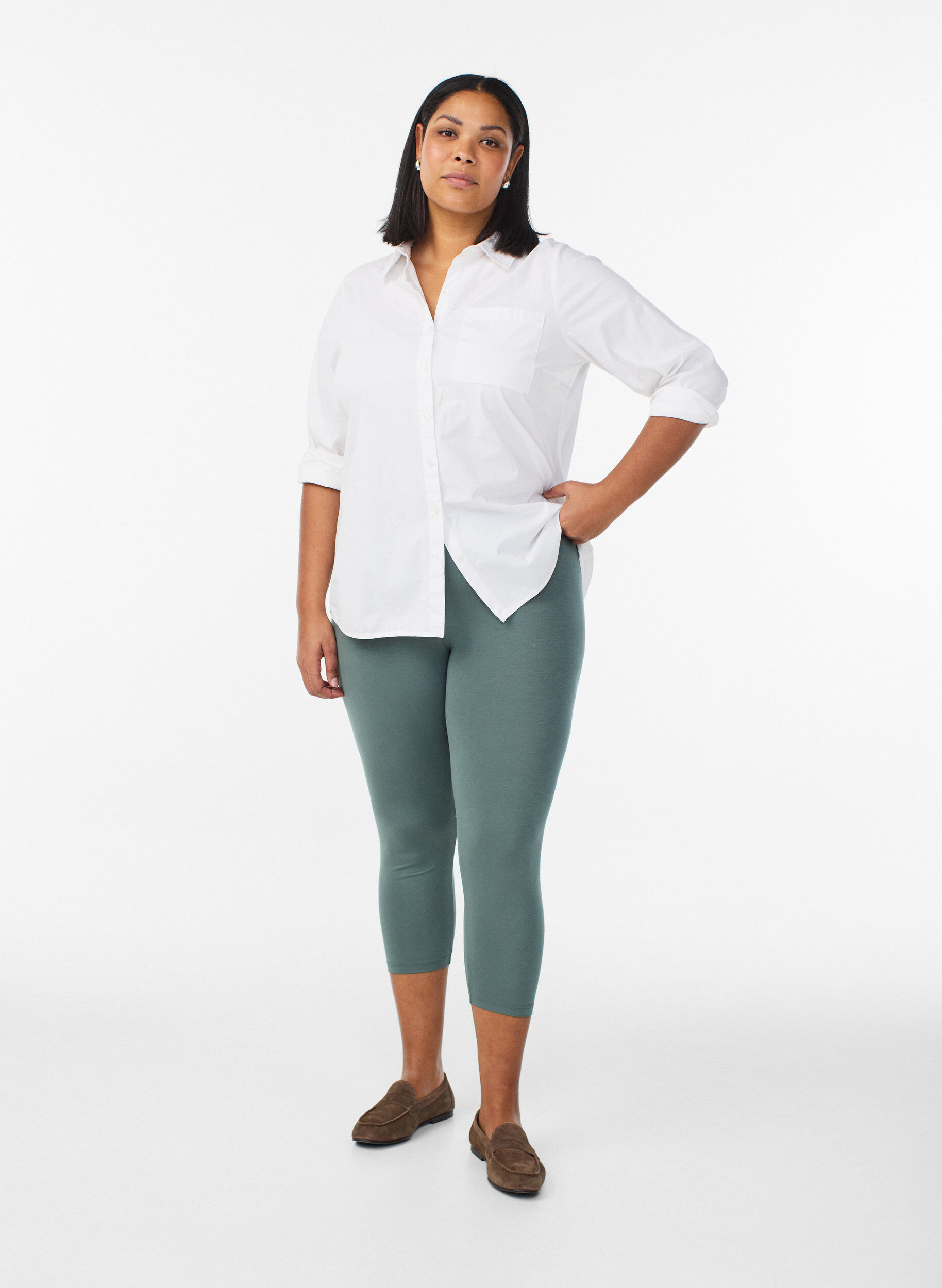 Zizzi Basic 3/4-Leggings aus Viskose, Gr&uuml;n, Model image number 1