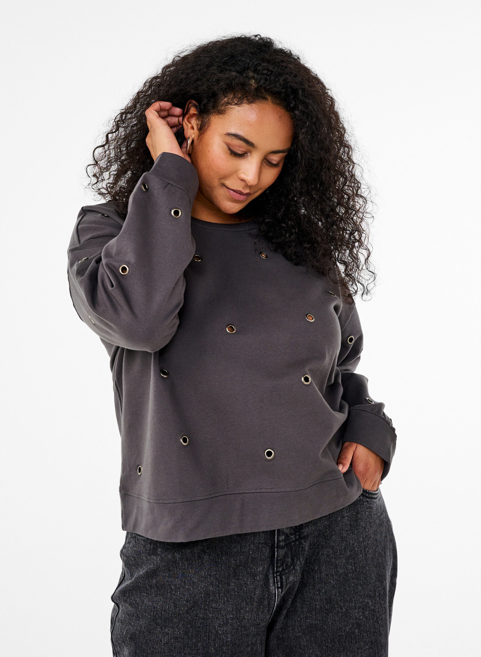 Zizzi Sweatshirt mit &Ouml;sen, Grau, Model image number 0