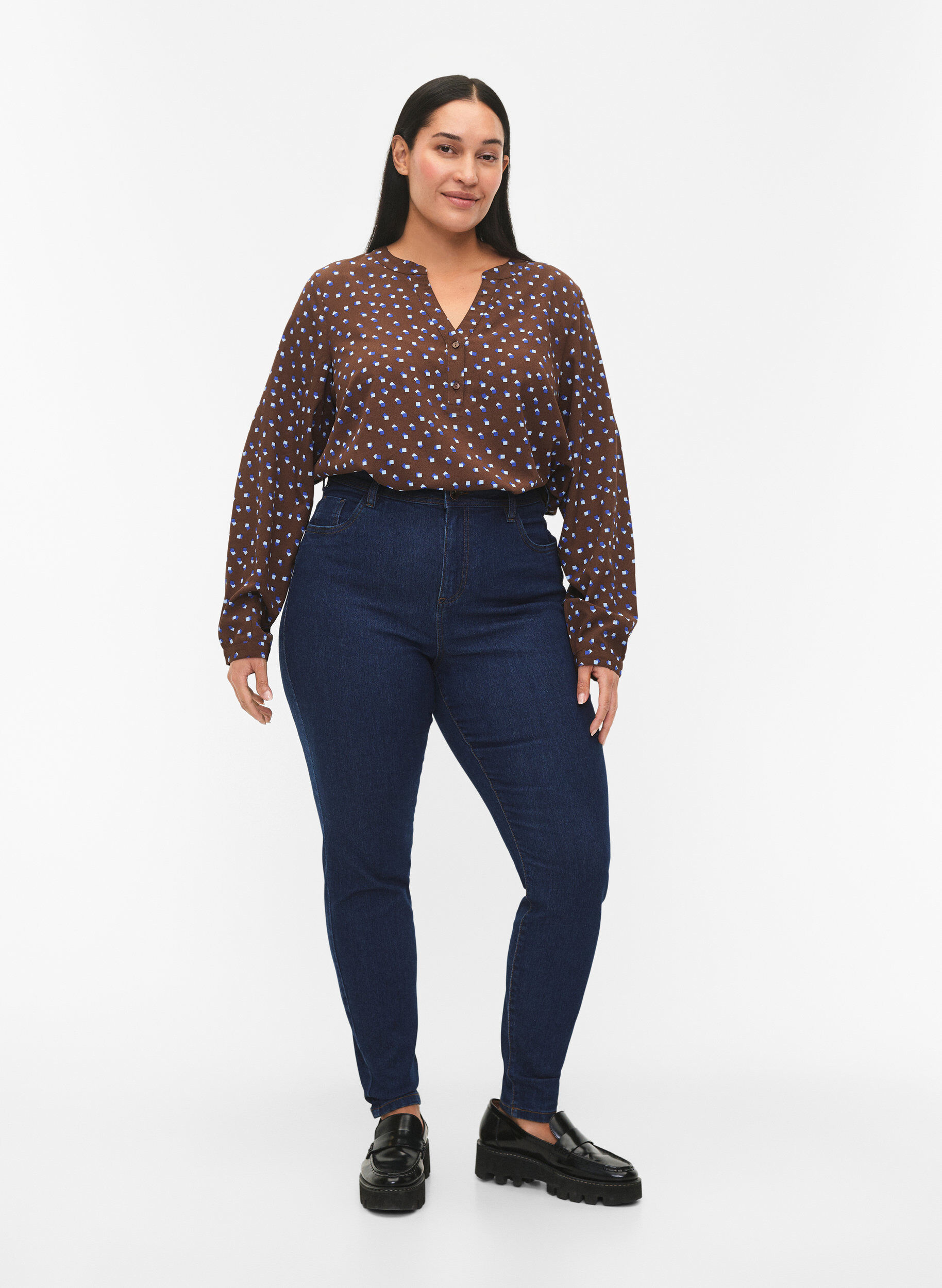 Zizzi FLASH &ndash; Lang&auml;rmlige Bluse mit Druck, Chicory Coffee AOP, Model image number 2