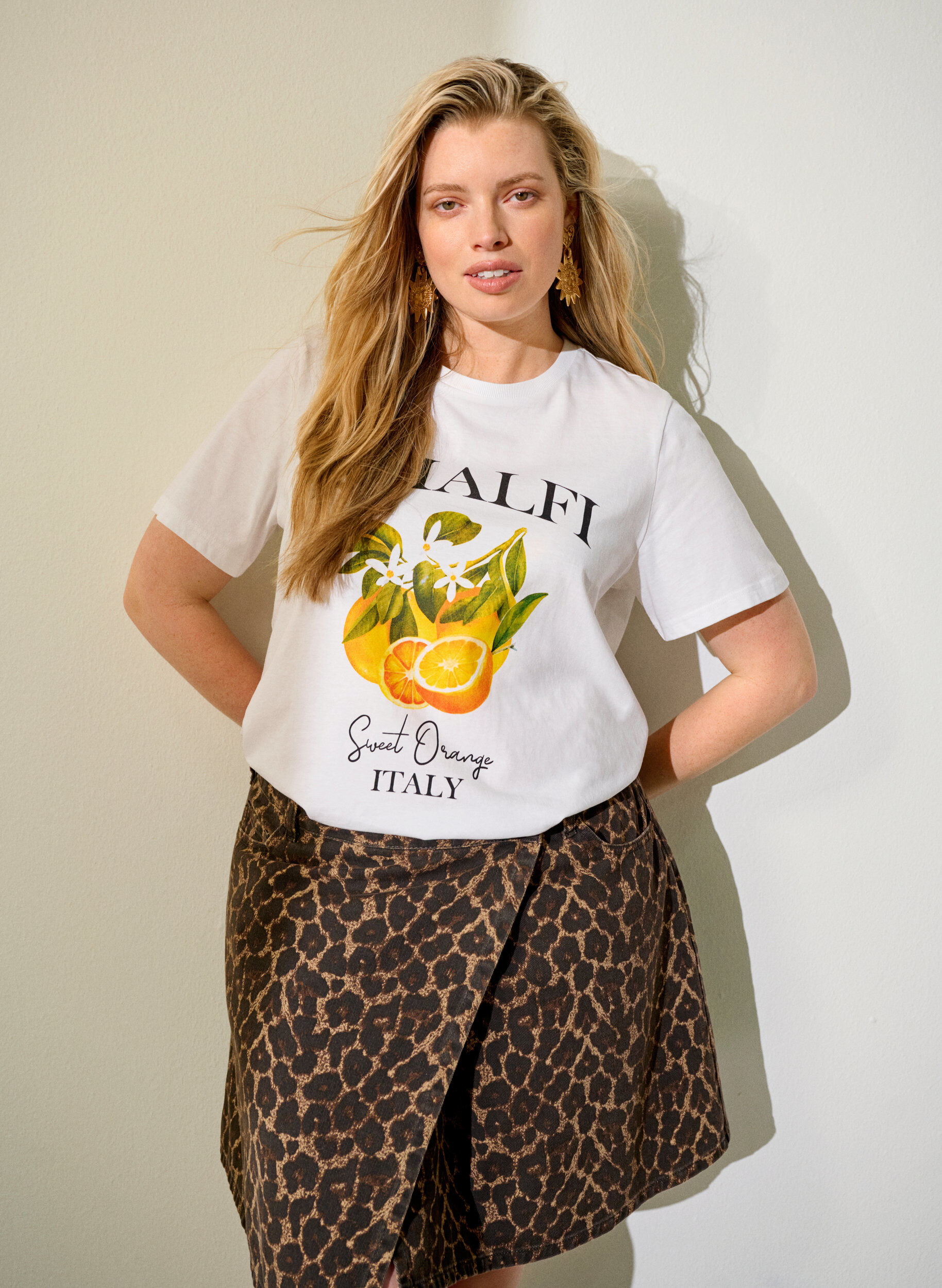 Zizzi Kurzer Jeansrock mit Leo-Print und A-Linie, Braun, Image image number 0