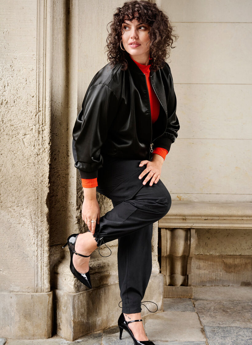 Cropped Cargohose mit verstellbarem Gummizug, Black, Image image number 1