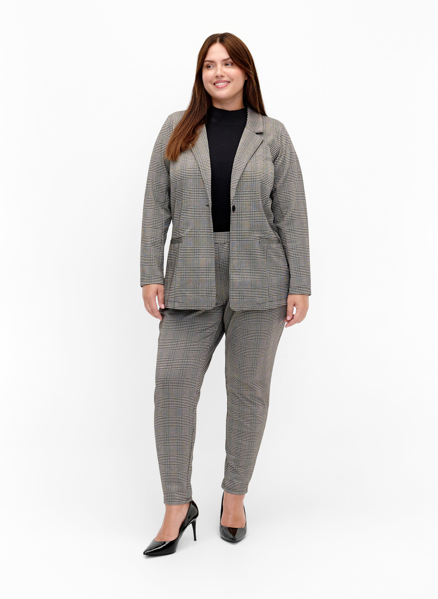 Zizzi Karierter Blazer mit Knopfverschluss, Beige Brown Check, Model image number 2