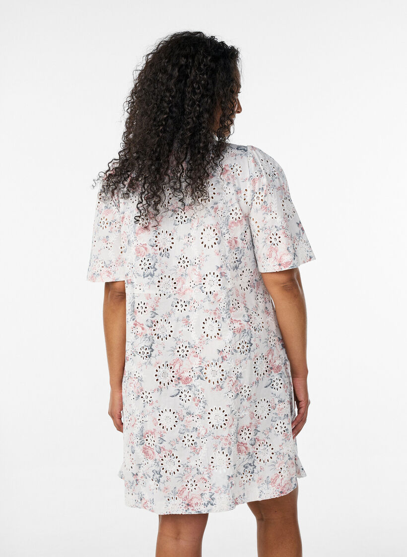 Kleid aus Baumwolle mit gebl&uuml;mtem Muster und Broderie Anglaise, Vanille, Model image number 2