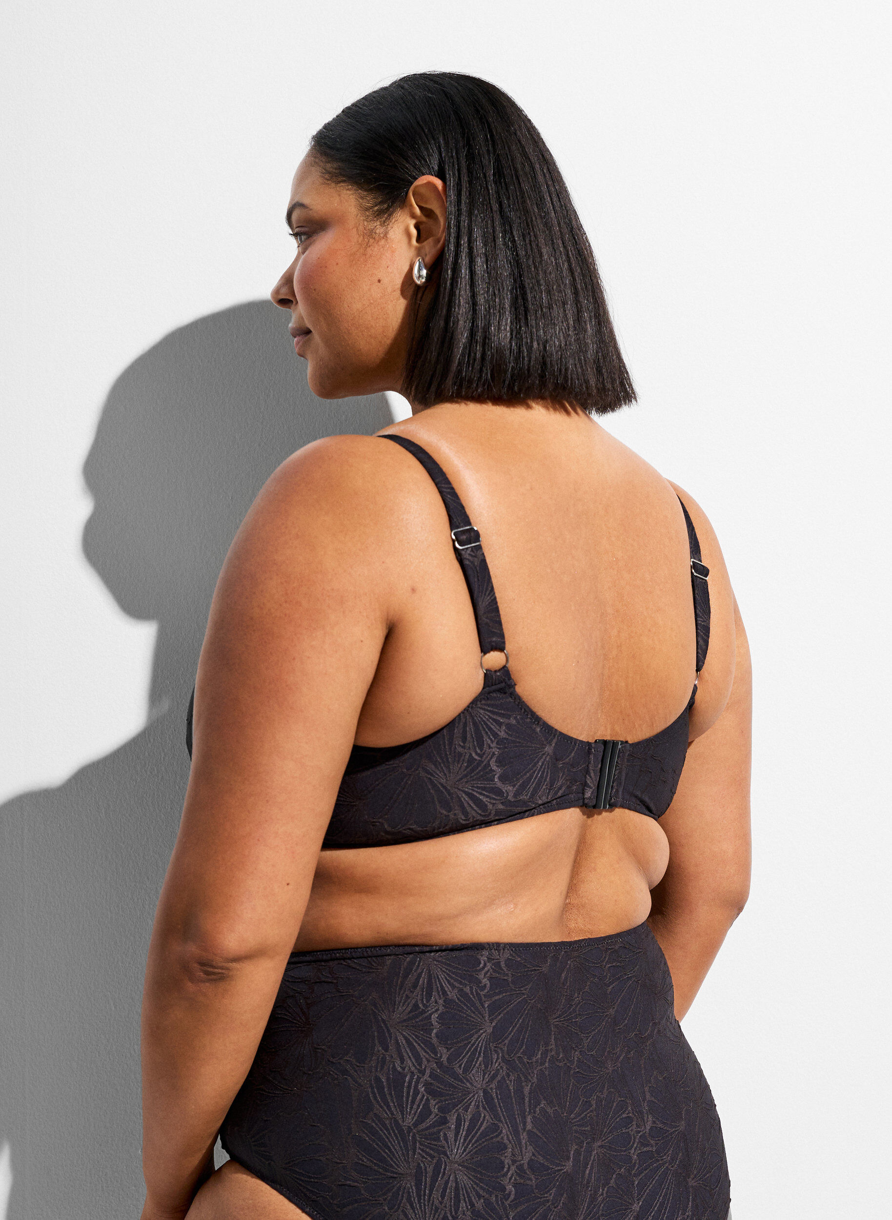 Zizzi Bikini Top mit B&uuml;gel und Strukturmuster, Grau, Model image number 1