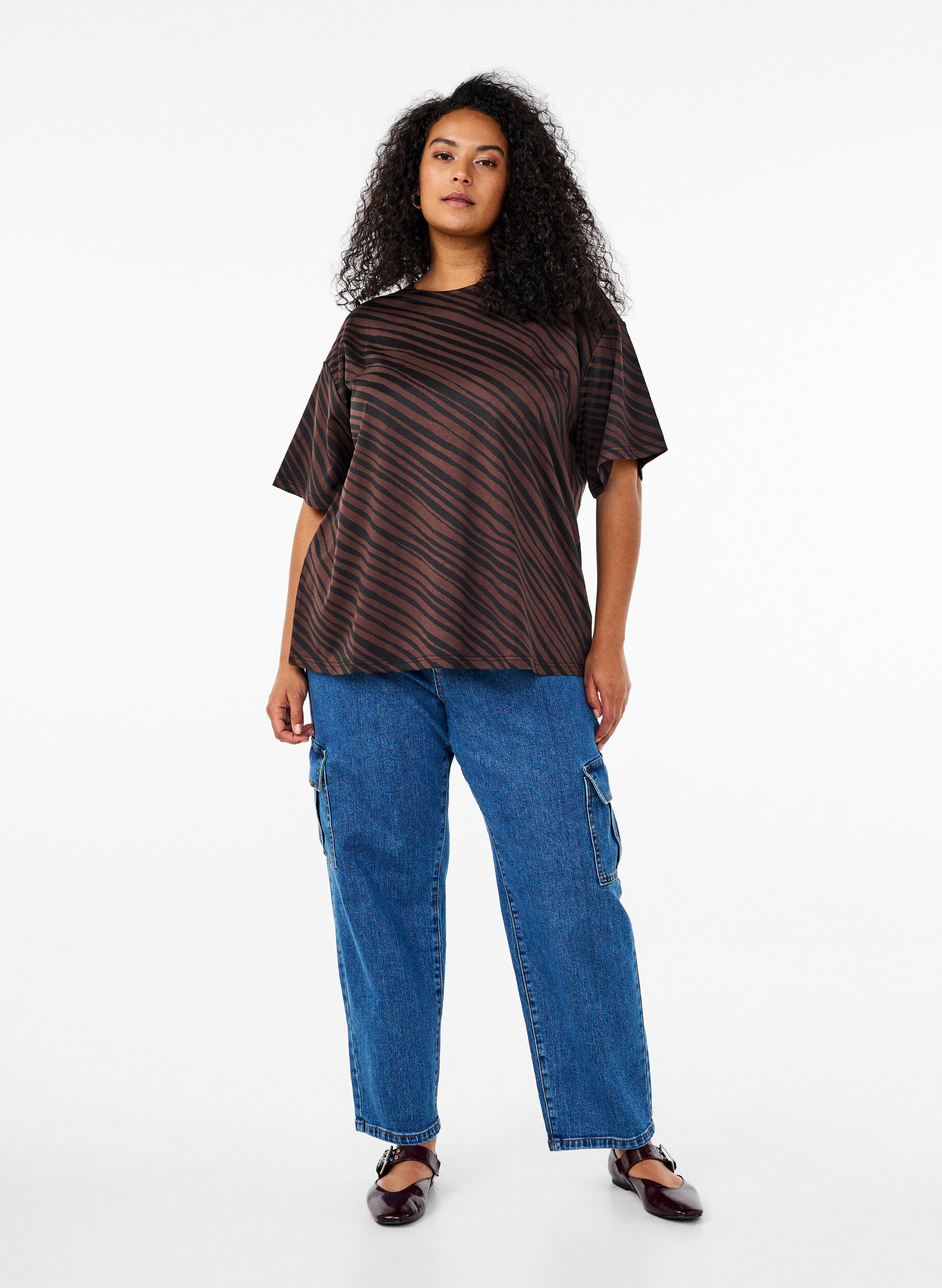 Zizzi Oversize-Bluse mit Muster, Braun, Model image number 1