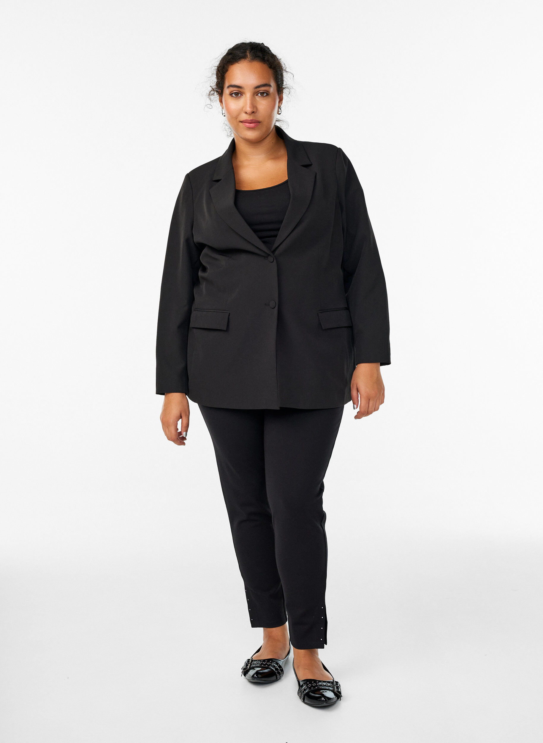 Zizzi Leggings mit Schlitzen und kleinen Strasssteinen, Schwarz, Model image number 1