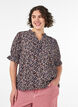 Blouse &agrave; imprim&eacute; floral en viscose avec manches courtes et d&eacute;tails smock&eacute;s, Bleu, Model image number 0