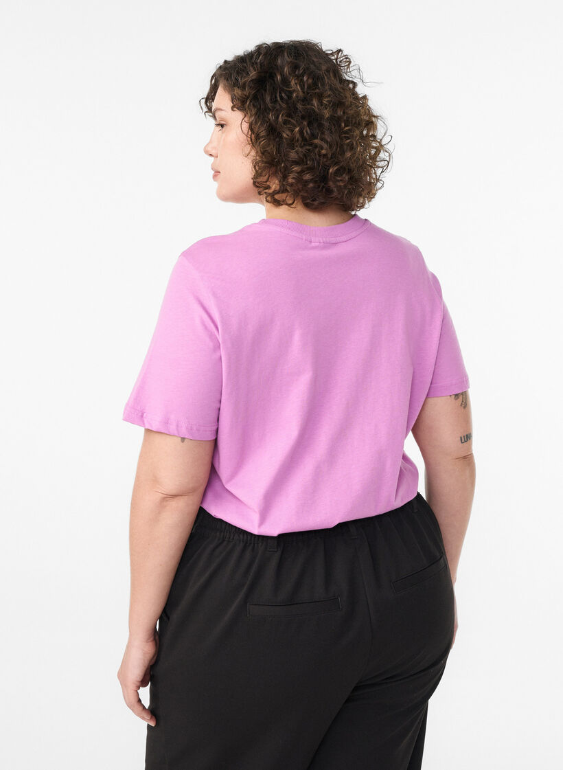 Basic-T-Shirt aus Baumwolle mit Rundhalsausschnitt, Lila, Model image number 2