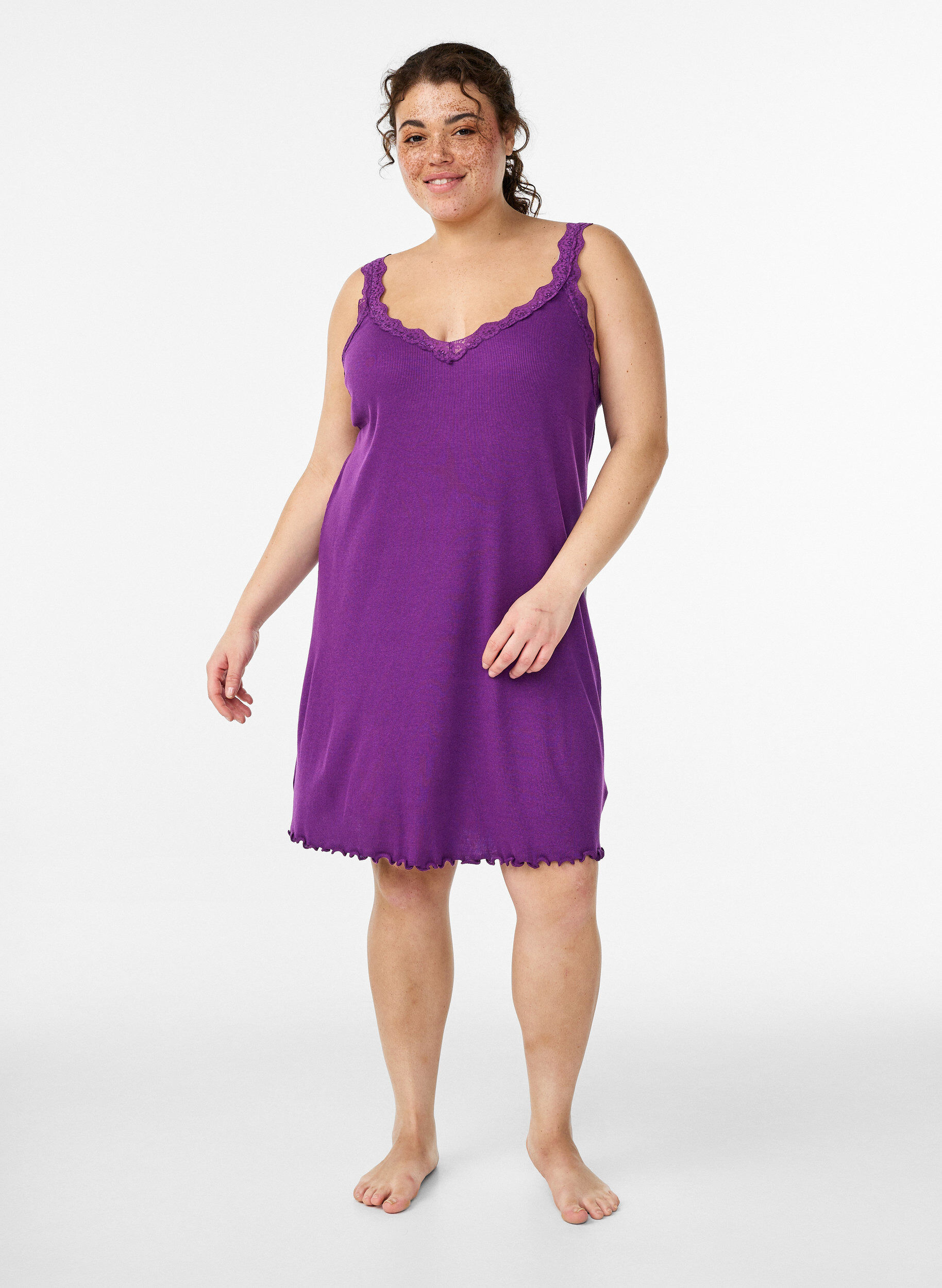 Zizzi Chemise de nuit avec ourlet en dentelle, Violet, Model image number 1
