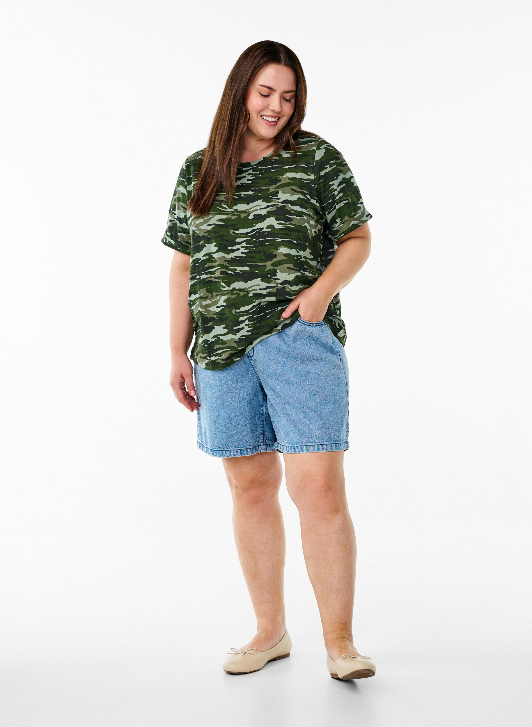 Zizzi T-shirt &agrave; col rond et imprim&eacute; int&eacute;gral, Vert, Model image number 1