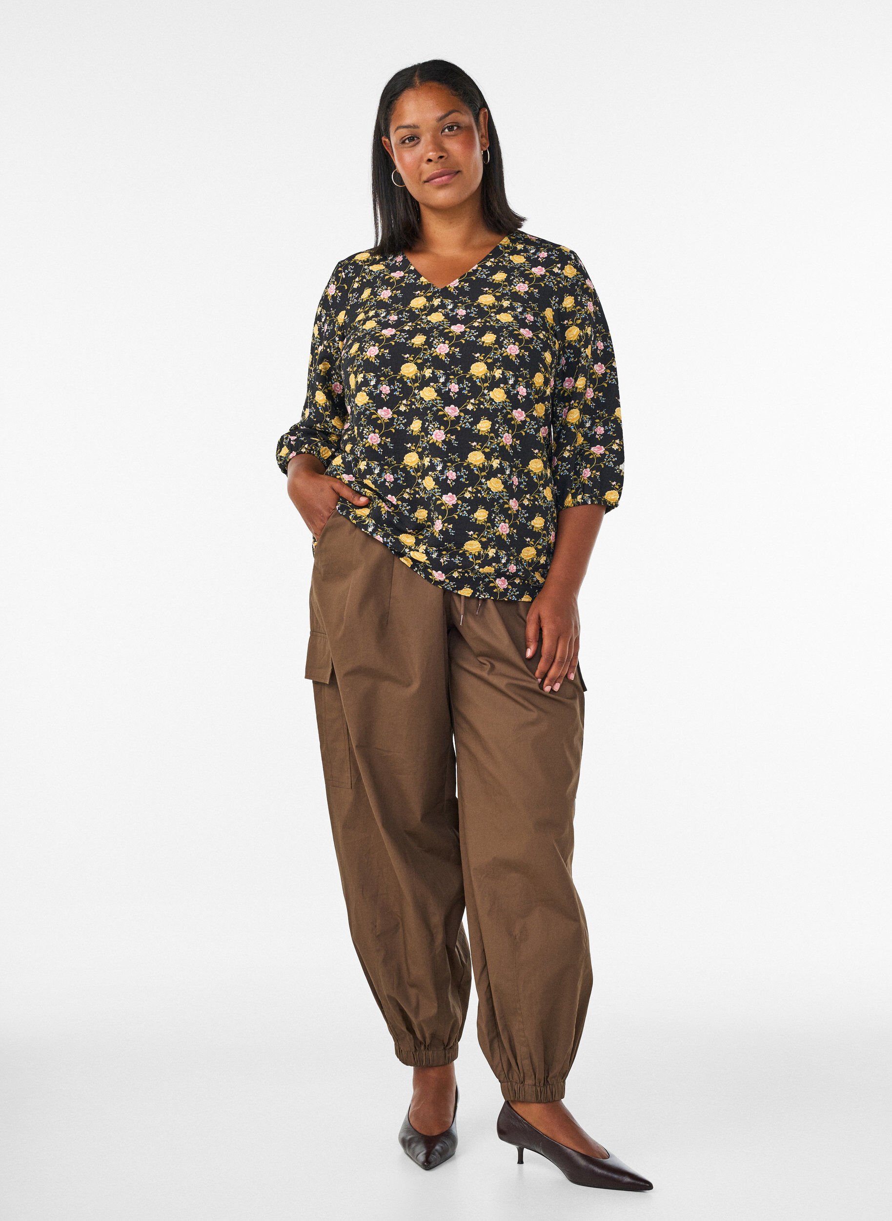 ZizziGemusterte Bluse aus Viskose mit 3/4-&Auml;rmeln, Schwarz, Model image number 1