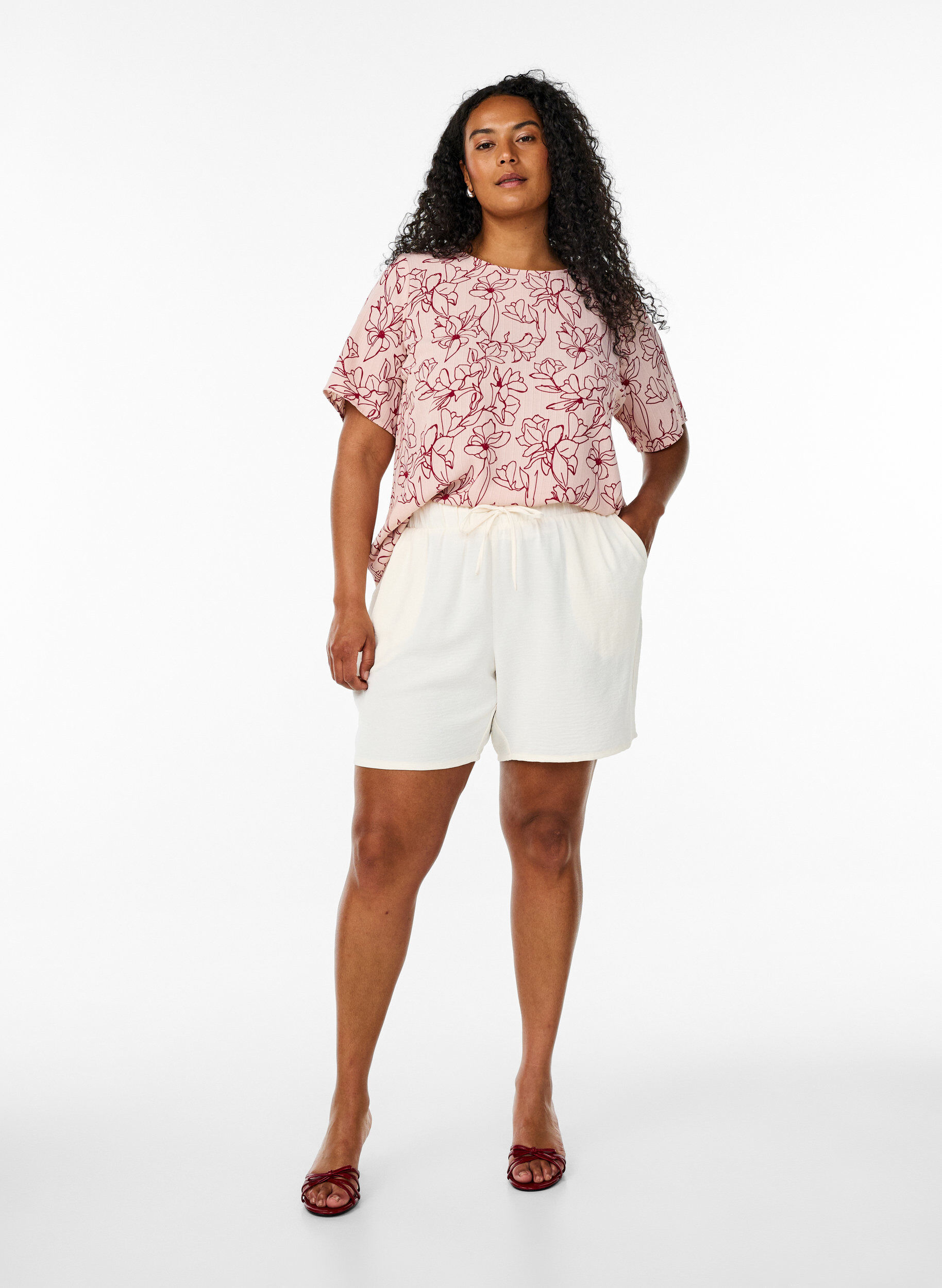 Zizzi Kurz&auml;rmelige Bluse mit Rundhalsausschnitt, Rot, Model image number 1