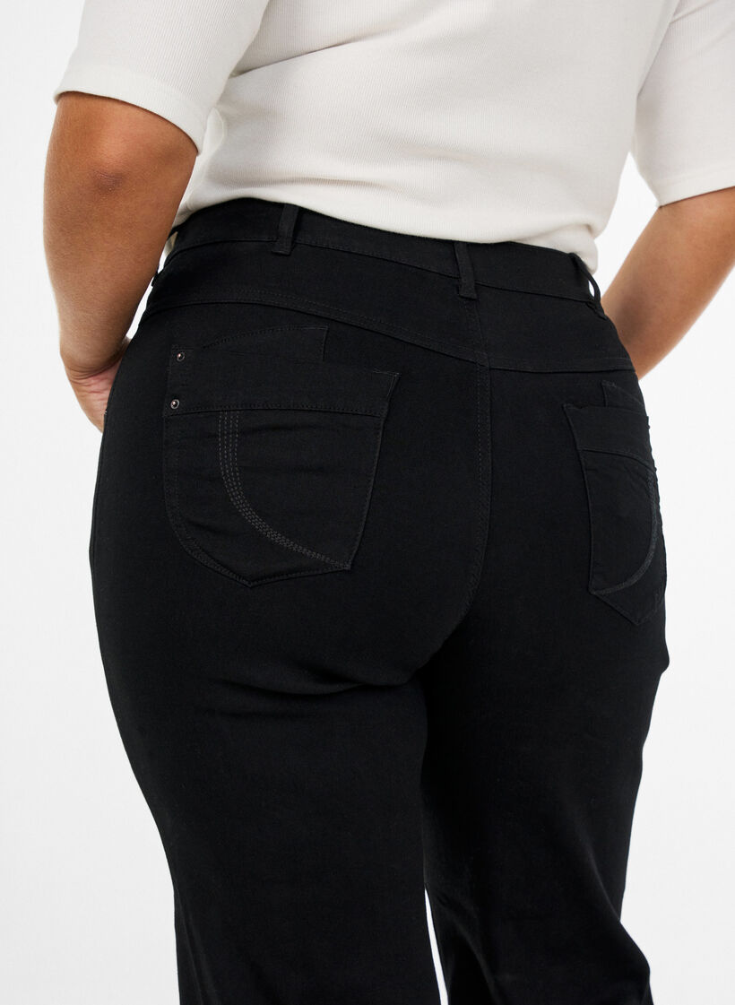 Gemma Jeans mit normaler Passform und hoher Taille, Schwarz, Model image number 2