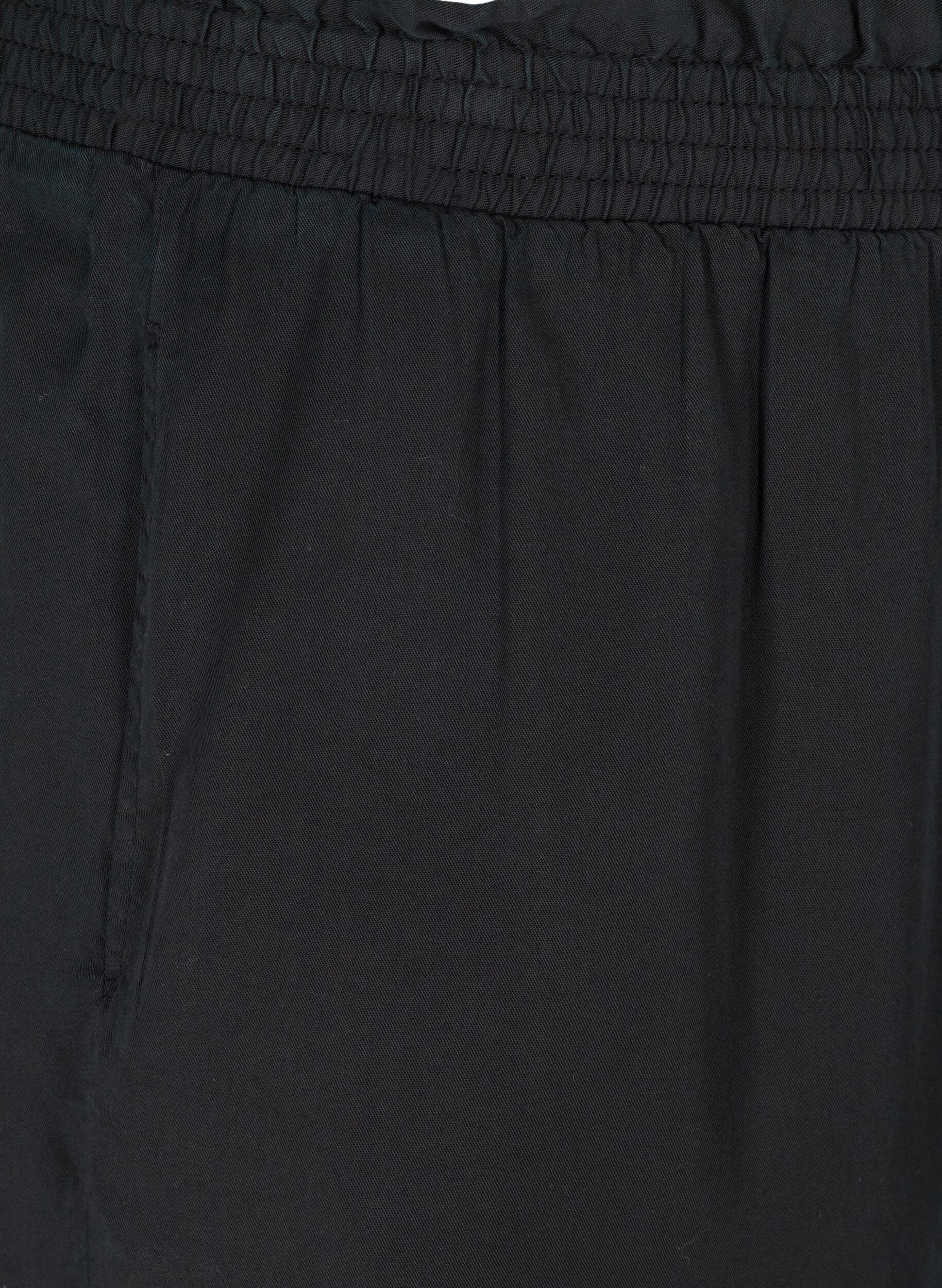 Zizzi Lockere Bermudashorts mit Smock, Black, Packshot image number 2