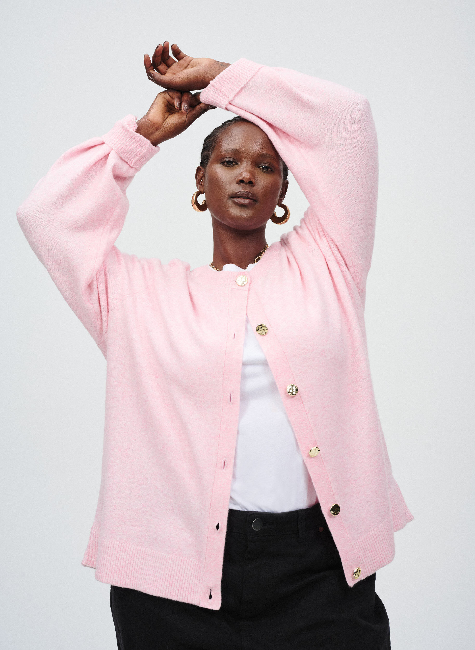 Cardigan en maille douce avec boutons dor&eacute;s