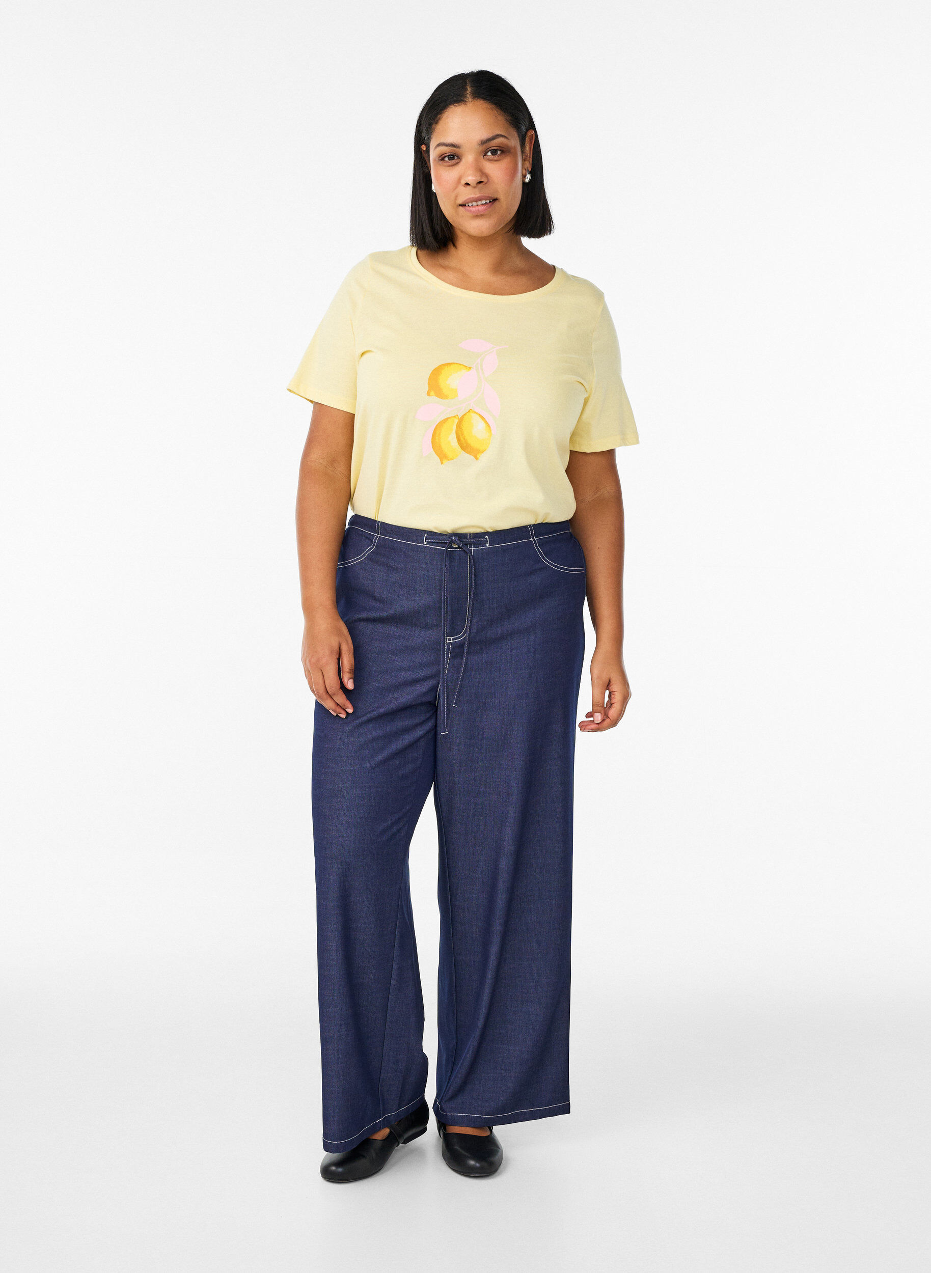 Pantalon aspect denim avec des surpiq&ucirc;res contrastantes, Bleu, Model