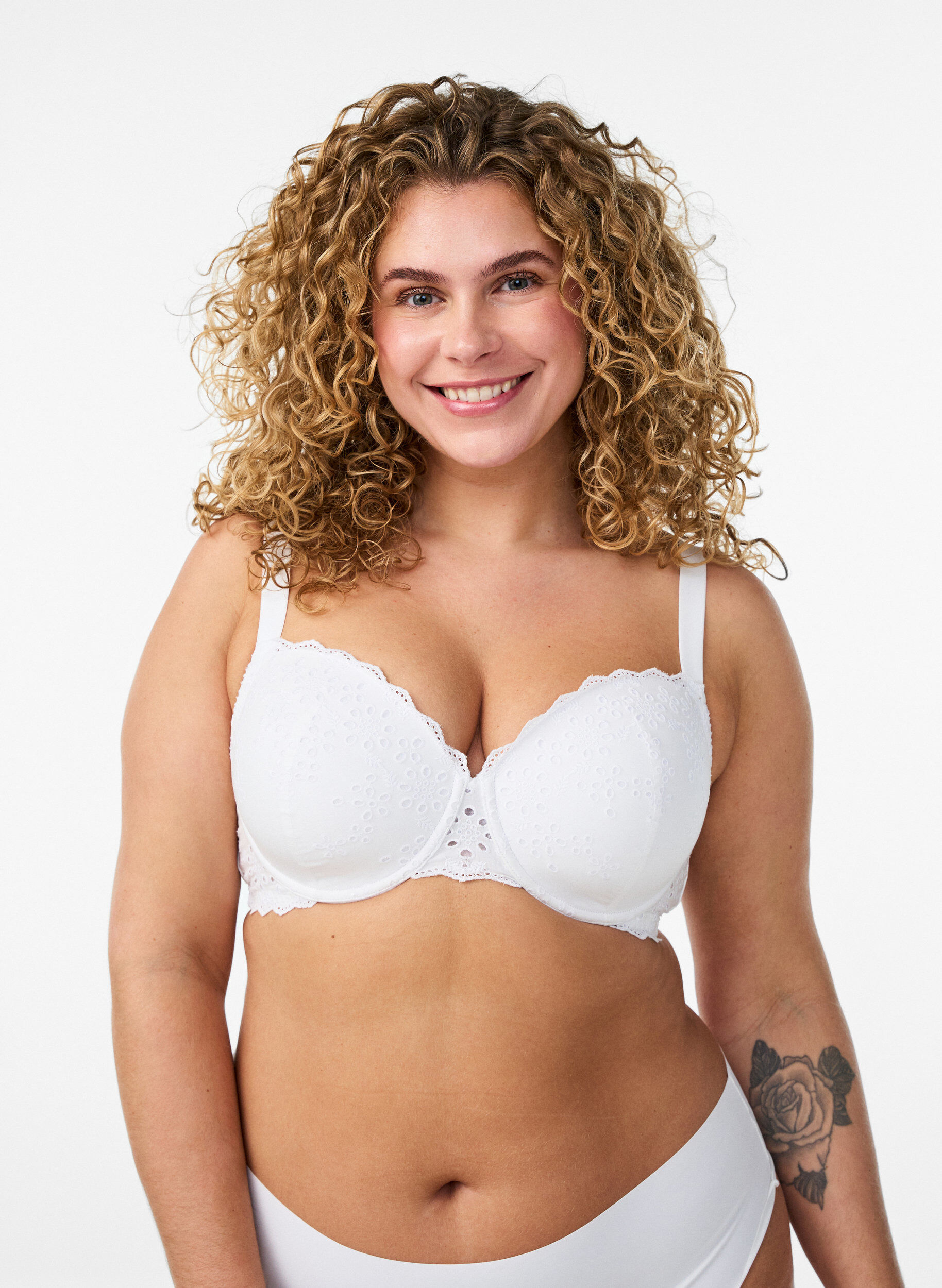 Zizzi Soutien-gorge moul&eacute; avec broderie anglaise, Blanc, Model image number 0