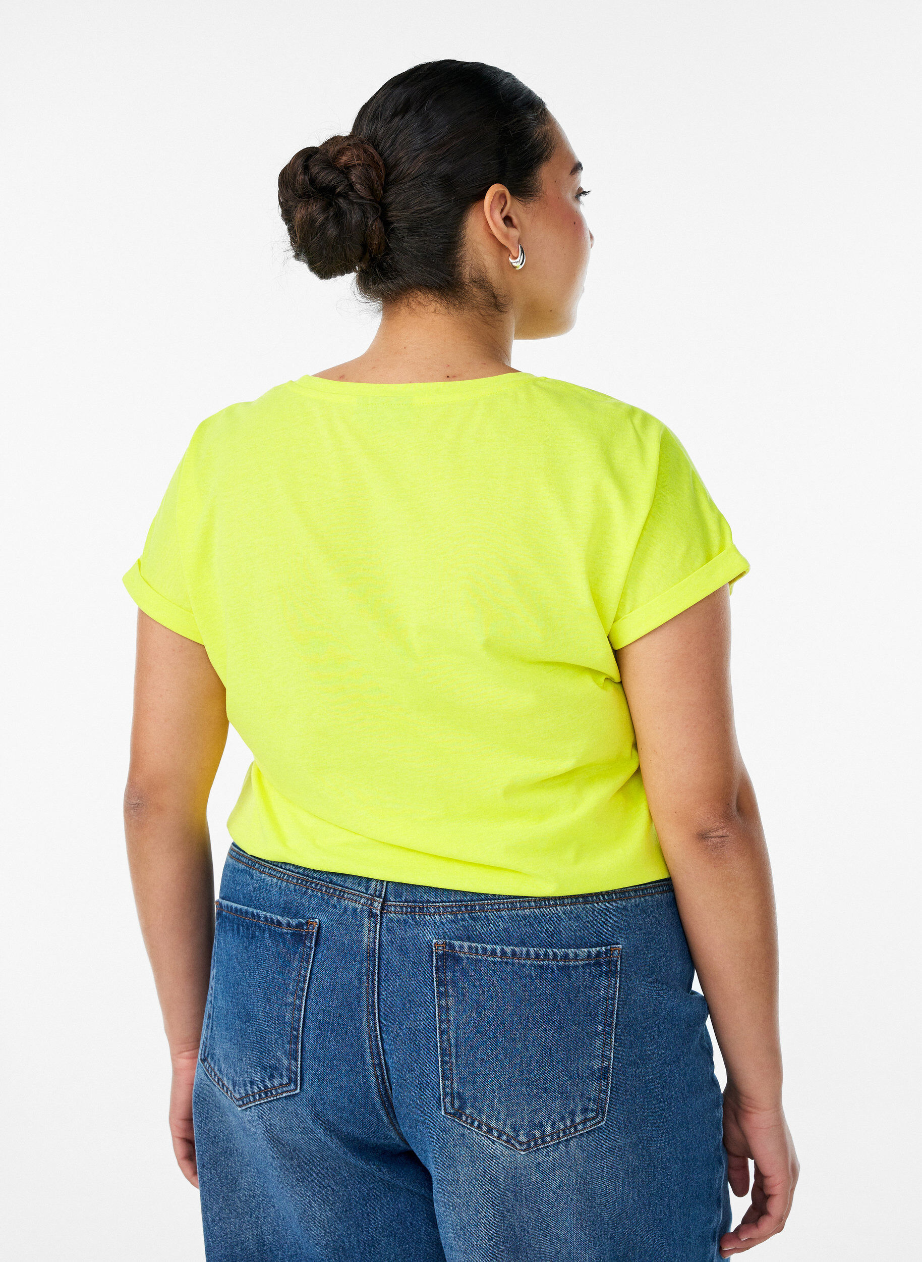 Zizzi Neonfarbenes T-Shirt aus Baumwolle, Gelb, Model image number 2