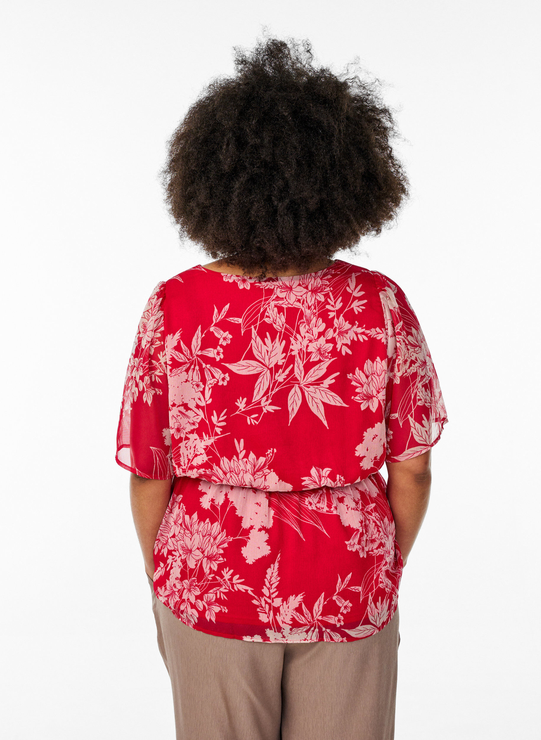 Zizzi Chiffonbluse mit Blumenmuster und elastischer Taille, Rot, Model image number 2